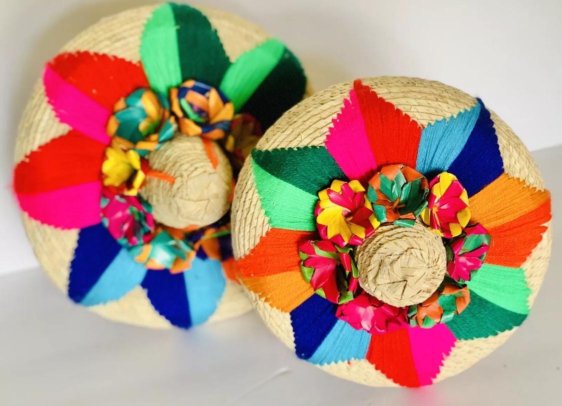 2 Palm Leaf Tortilleros and 1 Cloth Warmer 2 Tortilleros de Palma y 1 Tortillero de Tela