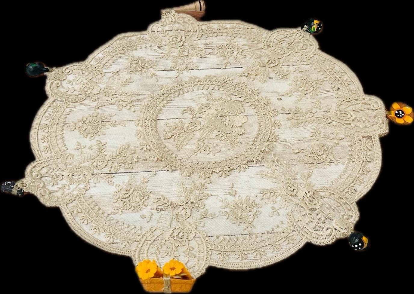 Mantelito de Encaje con Decoraciónes Cobertor Para Ollas Lace Cloth Placemat Pot Cover with Mini Mexican Accents