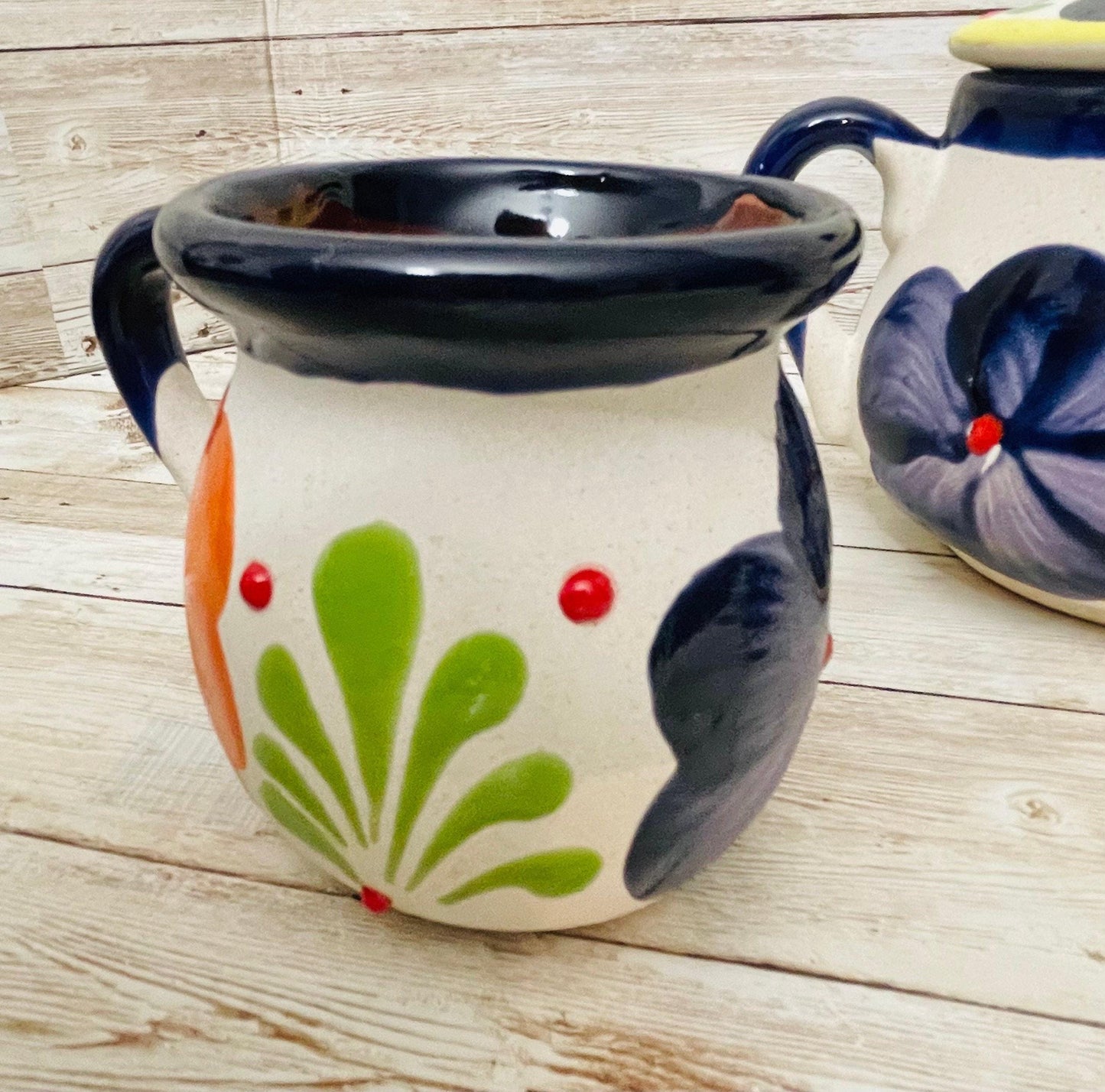 Terra Cotta Mexican Art Pottery Sugar Pot with 2 mugs. Azucarera artesanal mexicana engove con 2 tazas