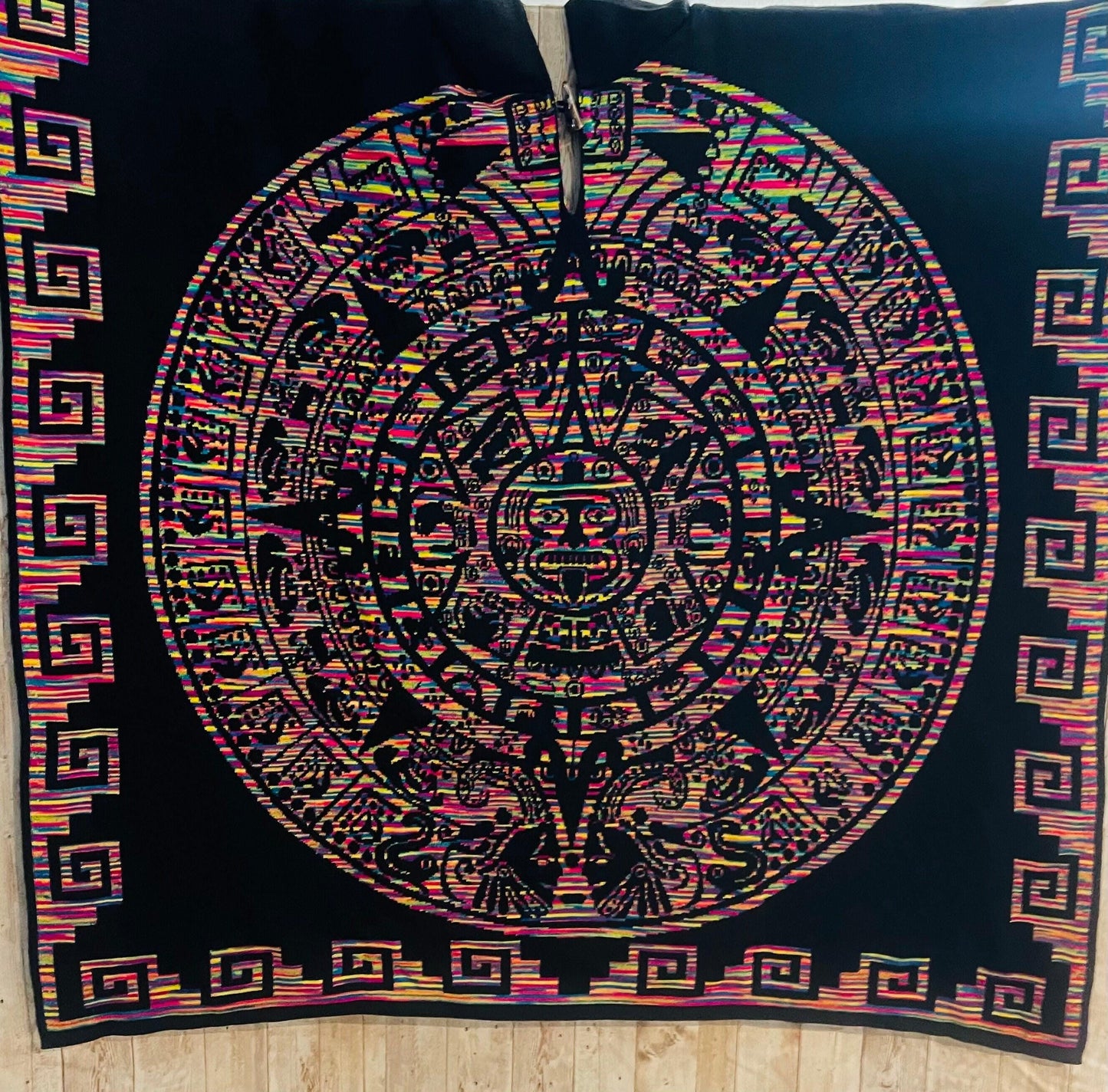 Gavan Poncho Mexicano Calendario Azteca con Gorro Aztec Calendar Mexican Poncho with Hoodie