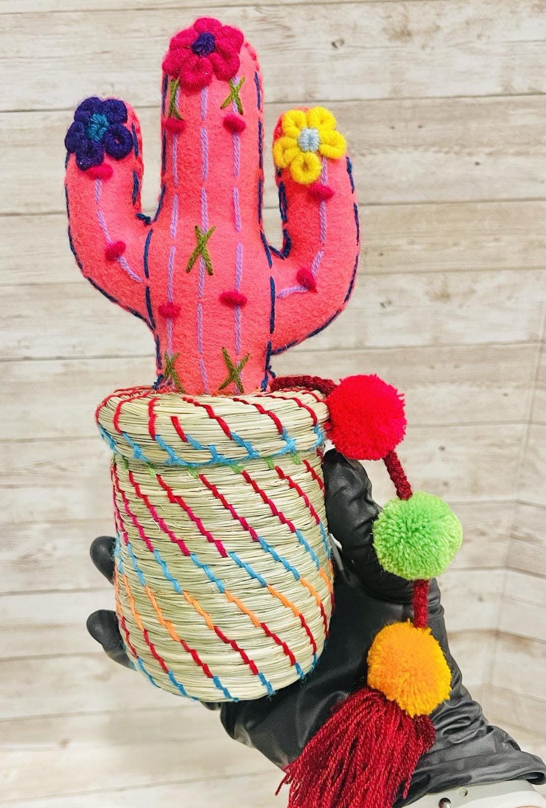 Joyero Artesanal Mexicano de Pompom Cacti Mexican Artesanal Cacti Jewelry Box