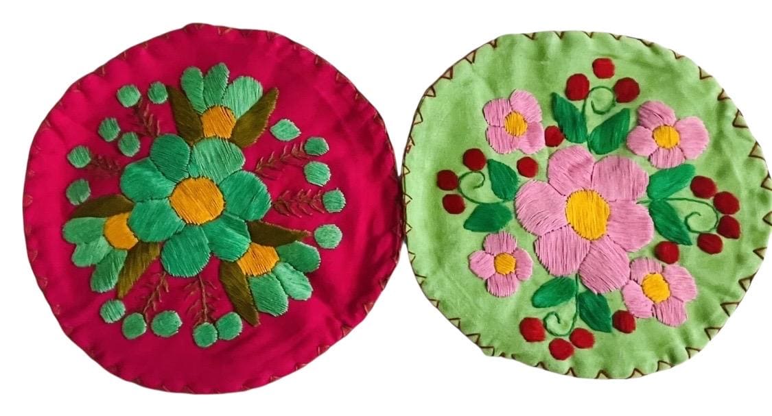 2 Palm Leaf Tortilleros and 1 Cloth Warmer 2 Tortilleros de Palma y 1 Tortillero de Tela