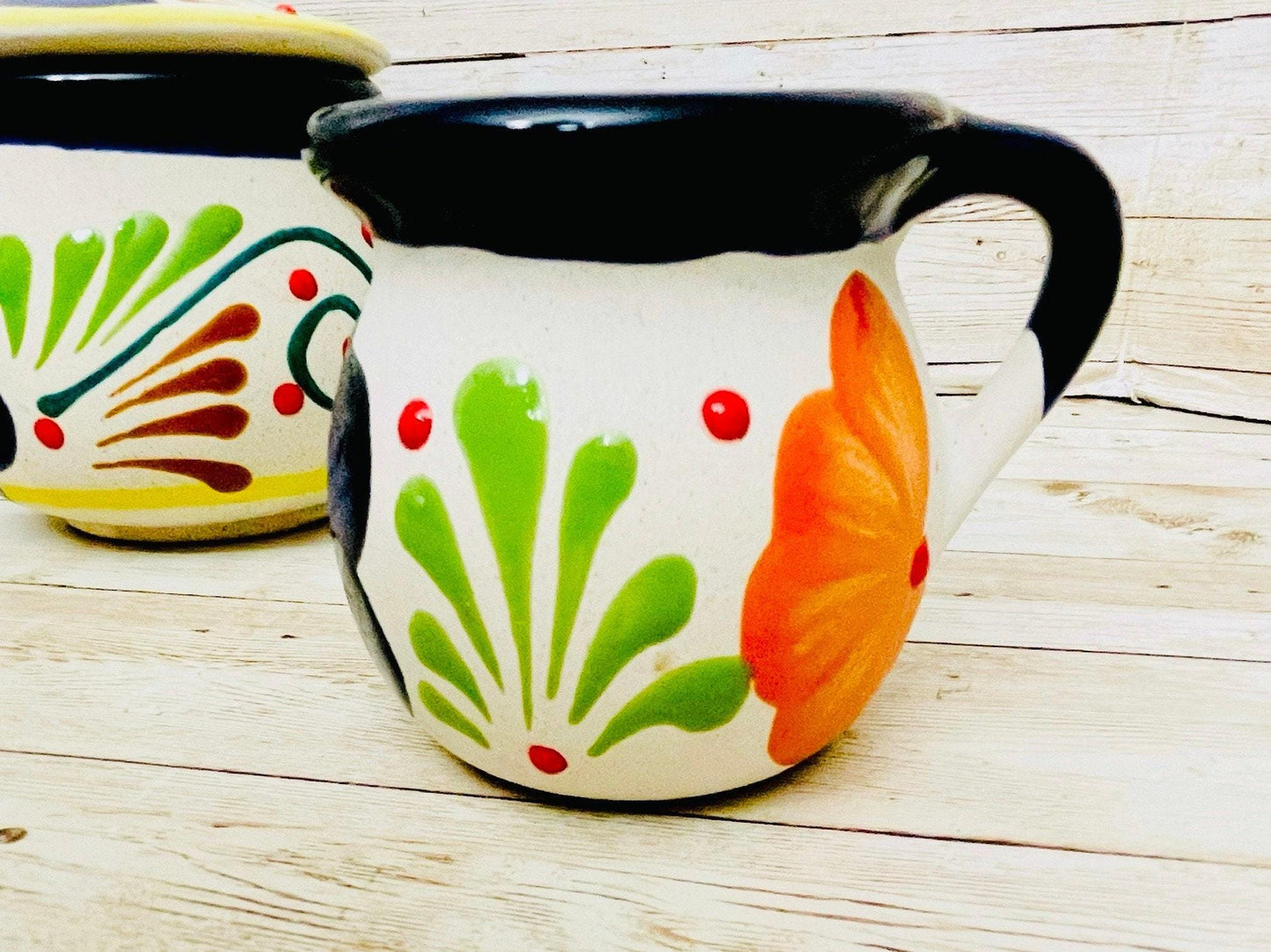 Terra Cotta Mexican Art Pottery Sugar Pot with 2 mugs. Azucarera artesanal mexicana engove con 2 tazas