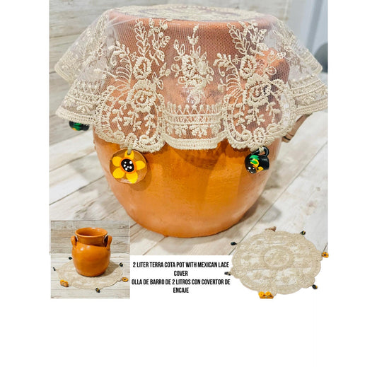 Olla de Barro con Cobertor de Encaje con Decorativos Mexicanos Mexican 2 Liter Clay Pot with Lace Cloth Cover and Mini Mexican Accents