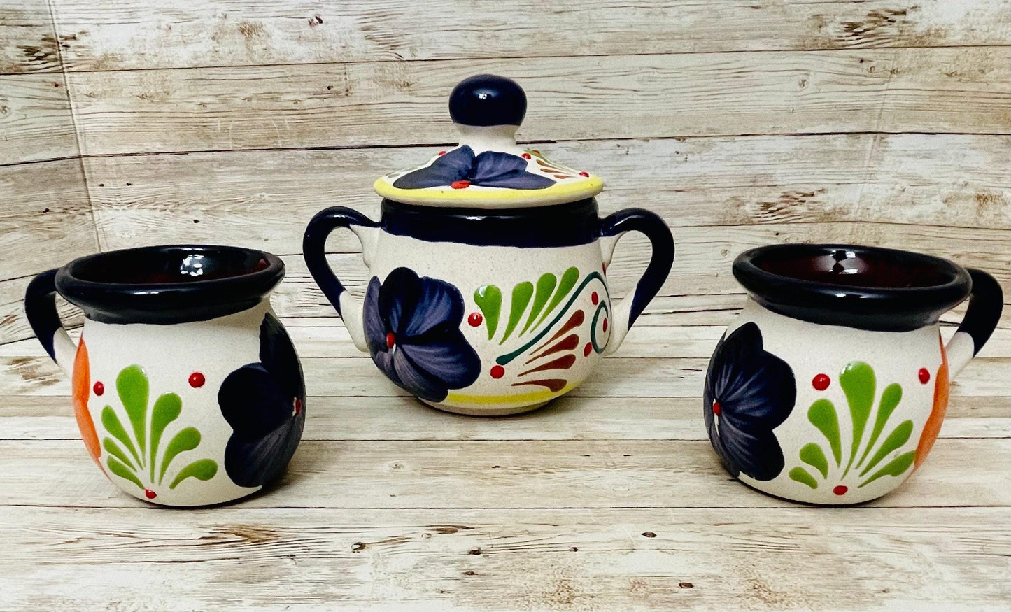 Terra Cotta Mexican Art Pottery Sugar Pot with 2 mugs. Azucarera artesanal mexicana engove con 2 tazas