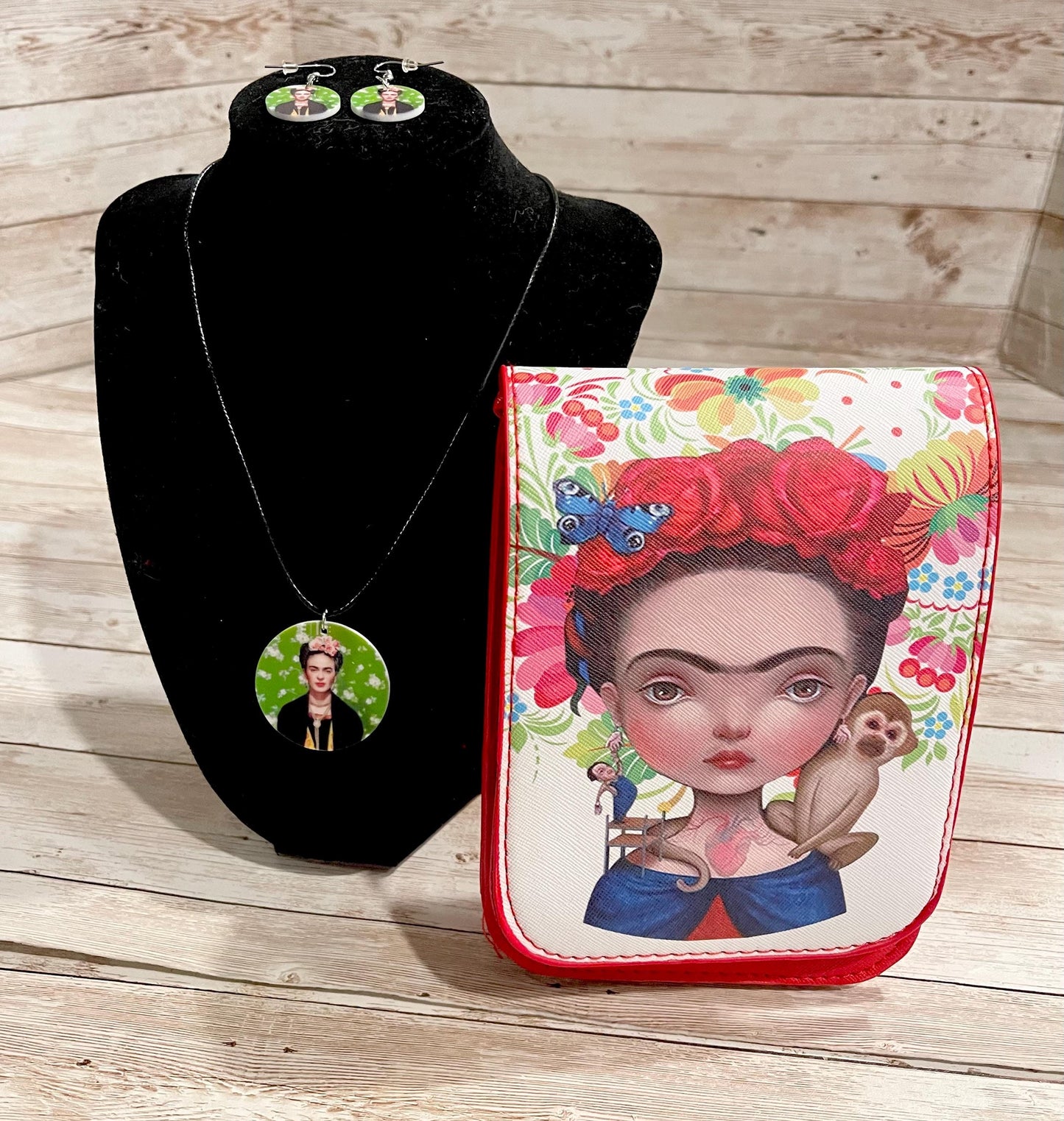 Frida Kahlo Set Purse/Bag Earrings and Necklace Crossbody Bag Set de Collar y Aretes de Frida y Bolsa Tipo Crossbody