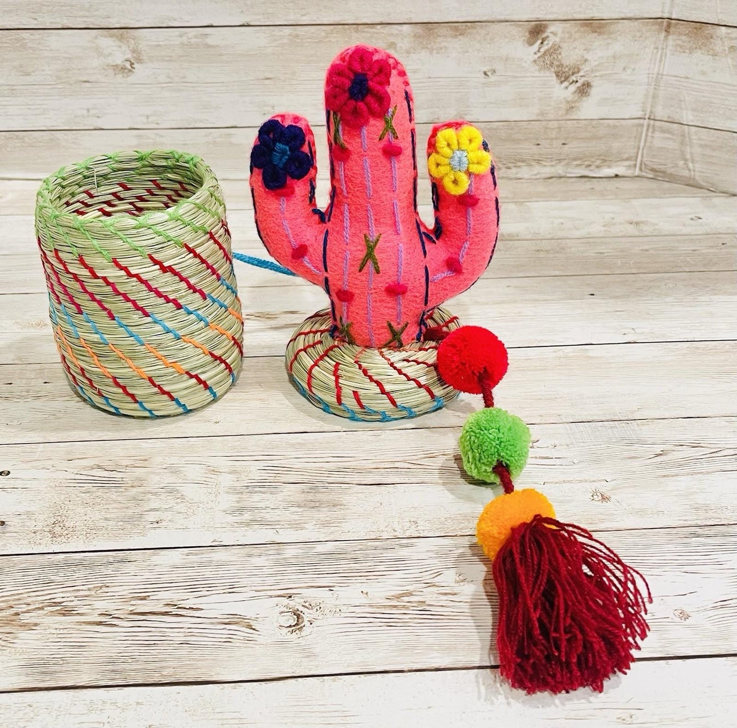 Joyero Artesanal Mexicano de Pompom Cacti Mexican Artesanal Cacti Jewelry Box