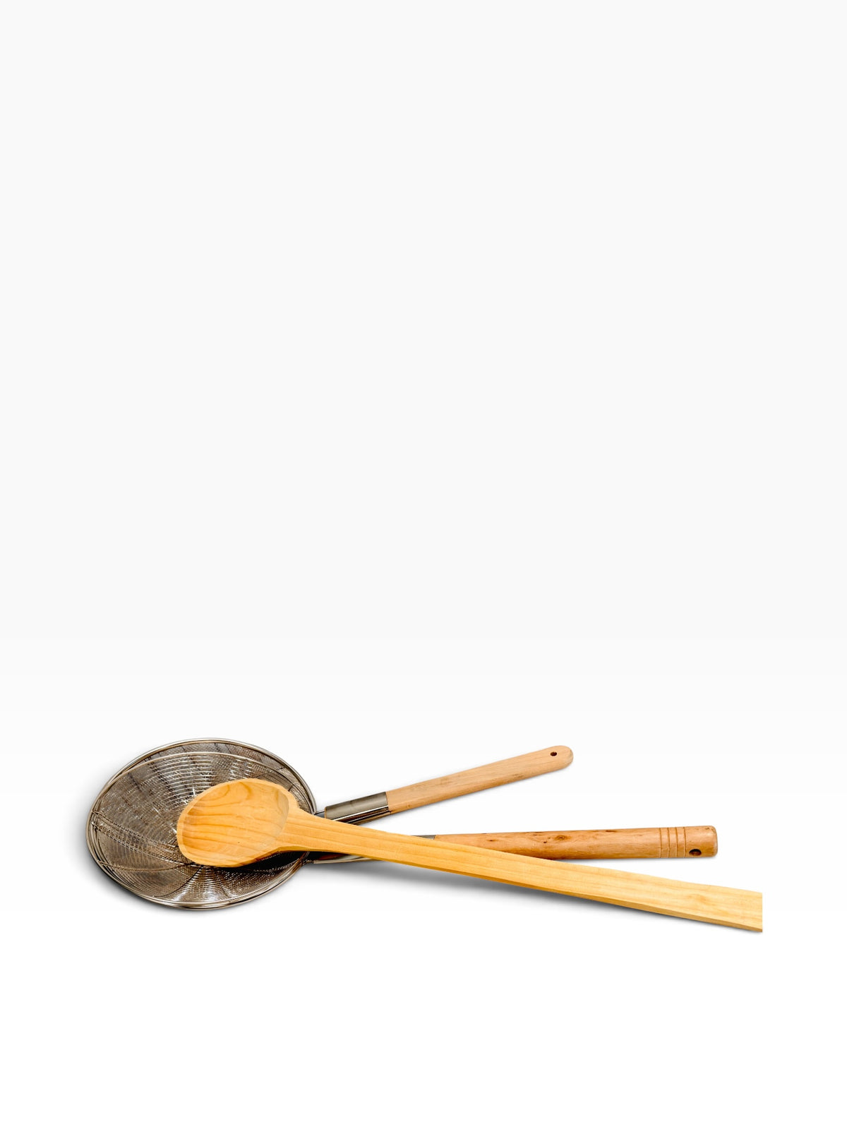 Chica Mexico 4-piece kitchen utensil set featuring stainless steel mesh skimmers and wooden spoons with natural handles