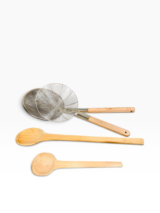 Chica Mexico 4-piece kitchen utensil set with stainless steel mesh skimmers and wooden spoons with natural wood handles