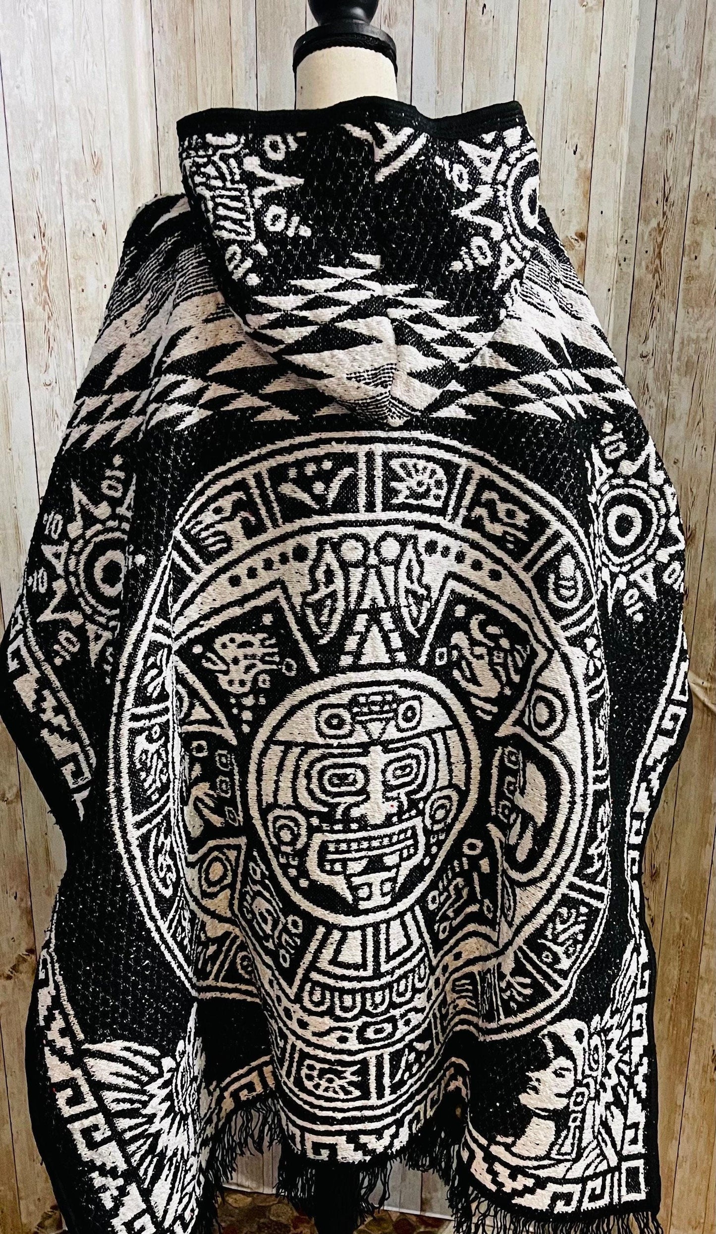 Mexican Poncho Gavan De Calendario Azteca con Gorro Mexican PONCHO Aztec Calendar with Hoodie