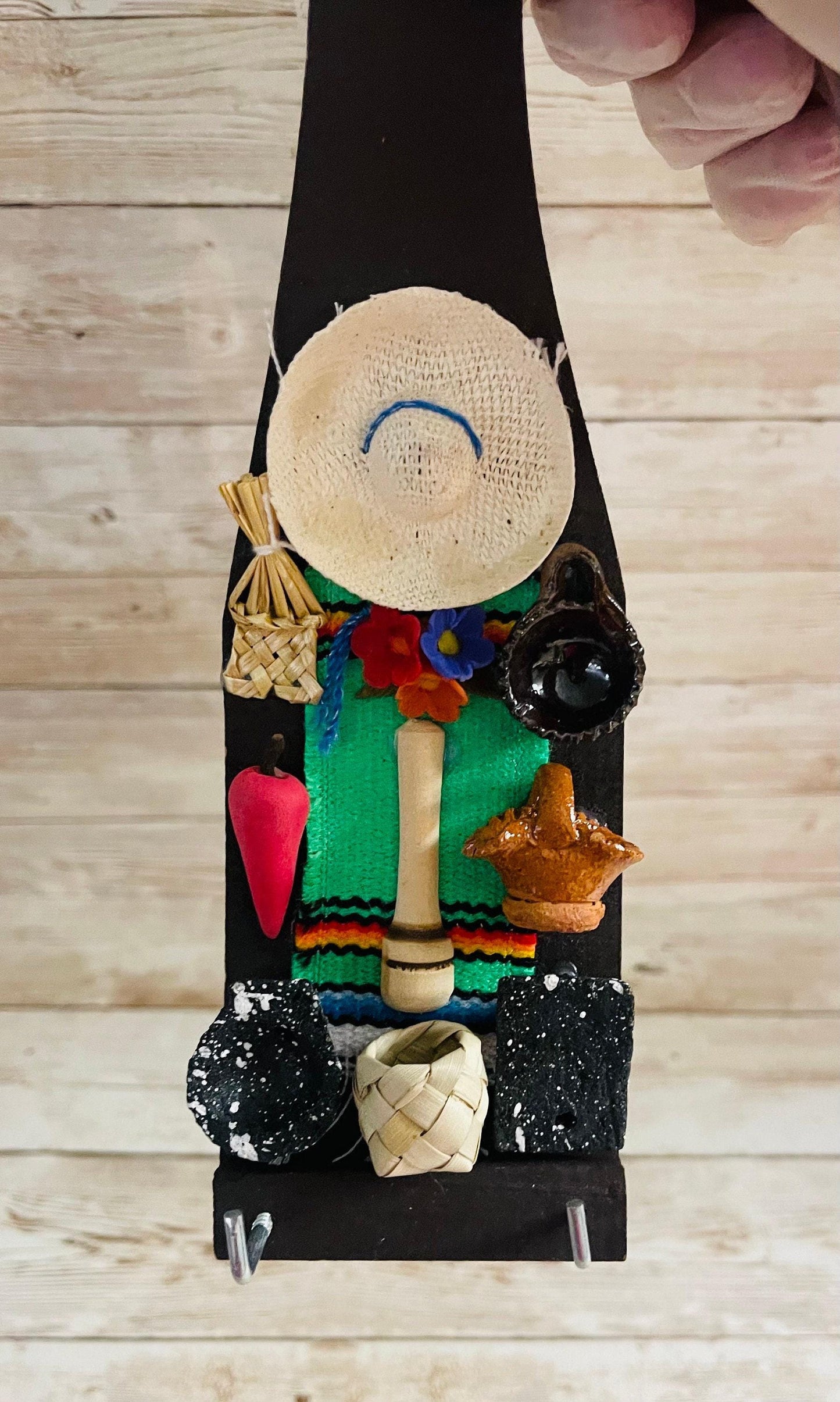 Wood Spoon Keychain Key Holder Display with Trasterito Llavero Mexicano Artesanal de Cuchara con Trasterito