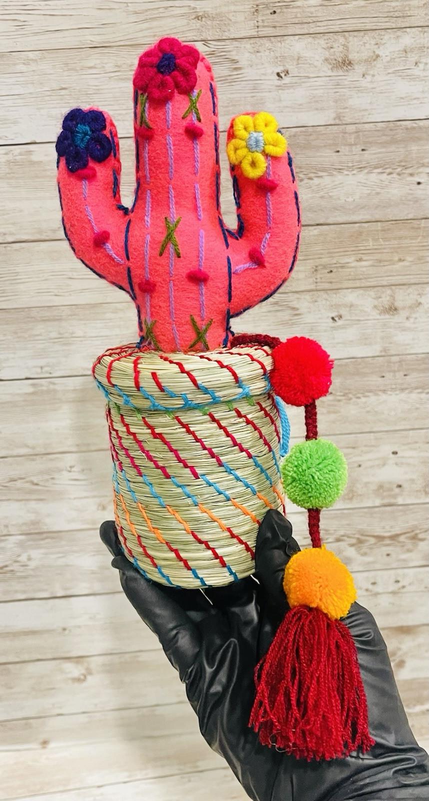 Joyero Artesanal Mexicano de Pompom Cacti Mexican Artesanal Cacti Jewelry Box