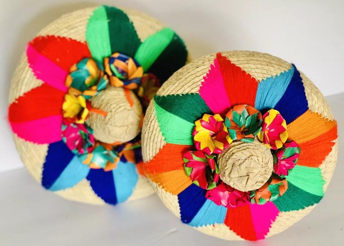 2 Palm Leaf Tortilleros and 1 Cloth Warmer 2 Tortilleros de Palma y 1 Tortillero de Tela