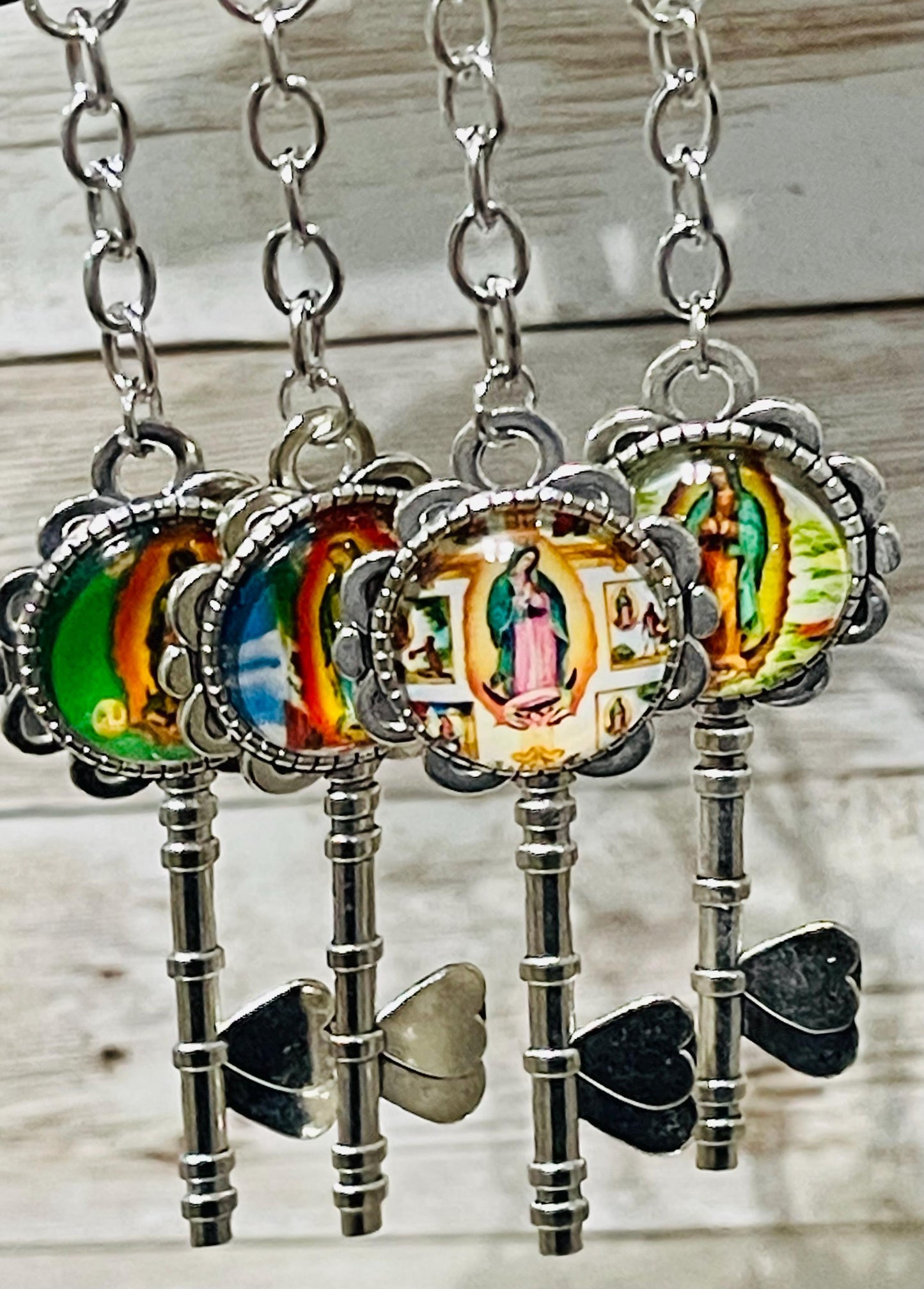 2x Virgin Mary Key Keepsakes Choose Your Color 2x Llaveros de Llave de La Virgen Maria Escoje Tus Colores