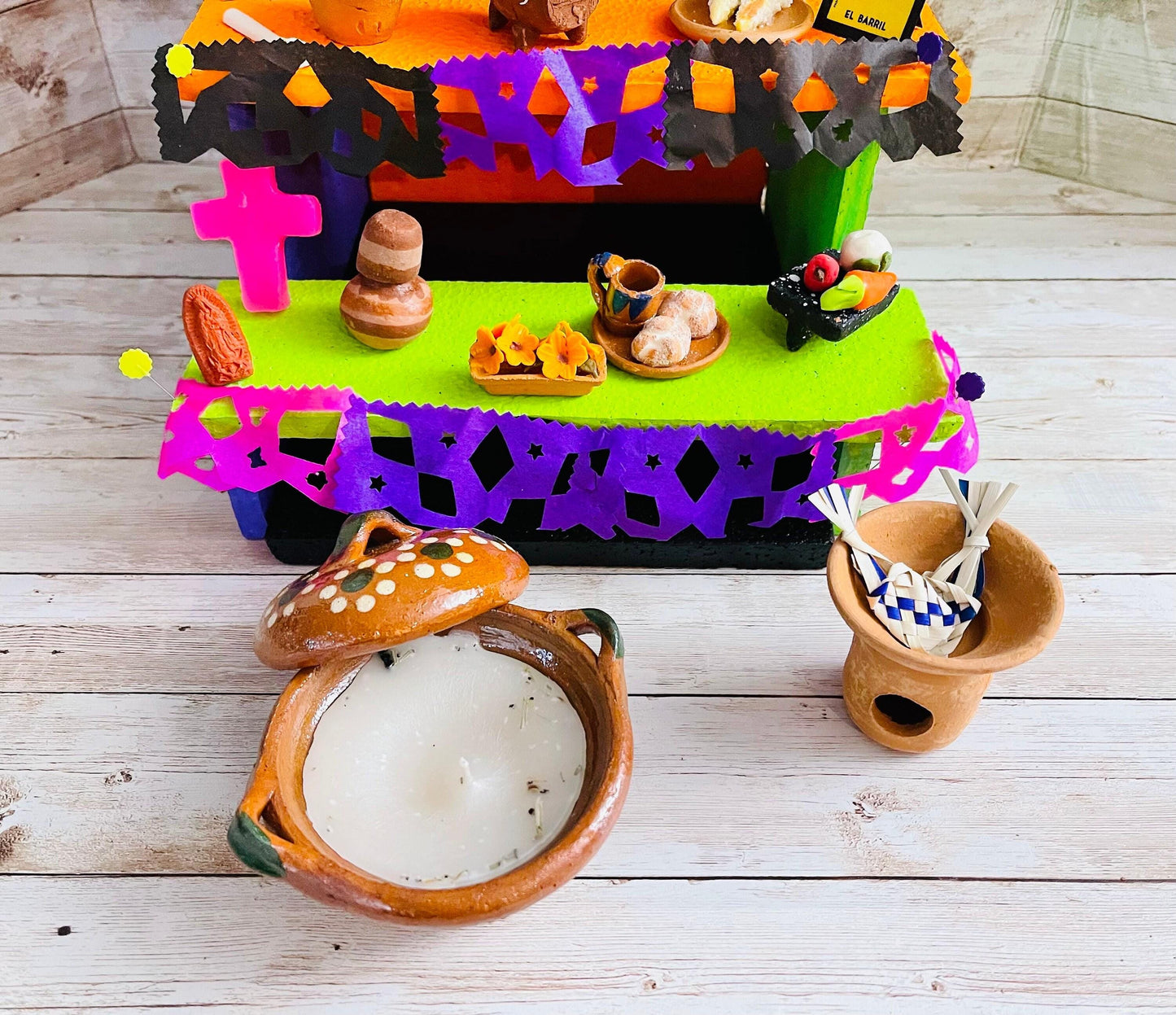 Altar de Ofrenda para Dia De Los Muertos Day of the Dead Offering Altar