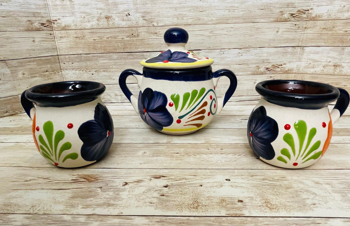 Terra Cotta Mexican Art Pottery Sugar Pot with 2 mugs. Azucarera artesanal mexicana engove con 2 tazas