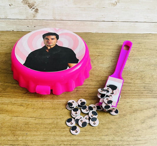 Fichero De Loteria Con Pala Magnética Y 50 Fichas De Chayanne Monedas/Fichas