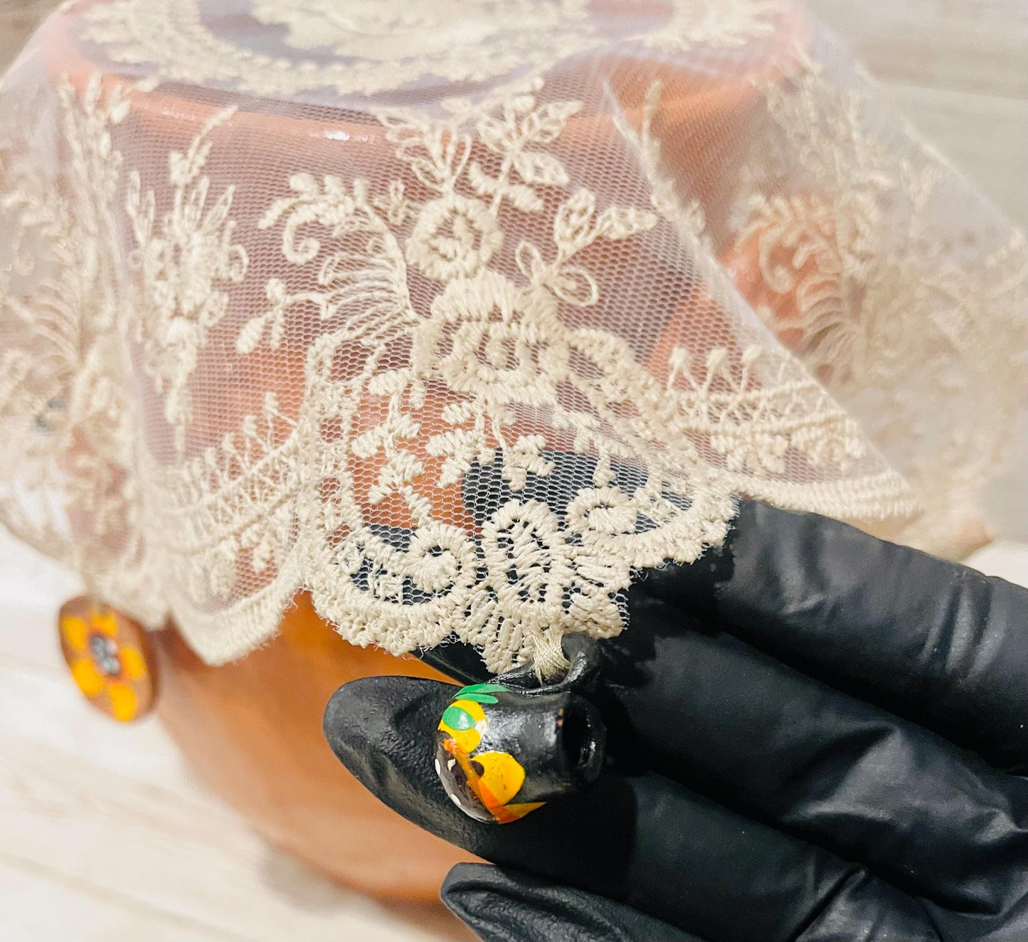 Mantelito de Encaje con DecoraciГіnes Cobertor Para Ollas Lace Cloth Placemat Pot Cover with Mini Mexican Accents