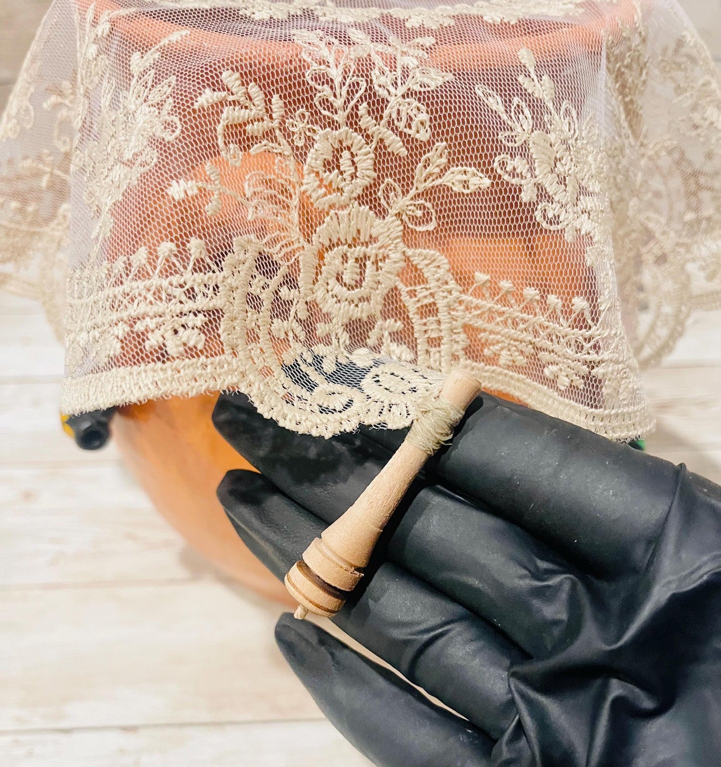 Mantelito de Encaje con DecoraciГіnes Cobertor Para Ollas Lace Cloth Placemat Pot Cover with Mini Mexican Accents