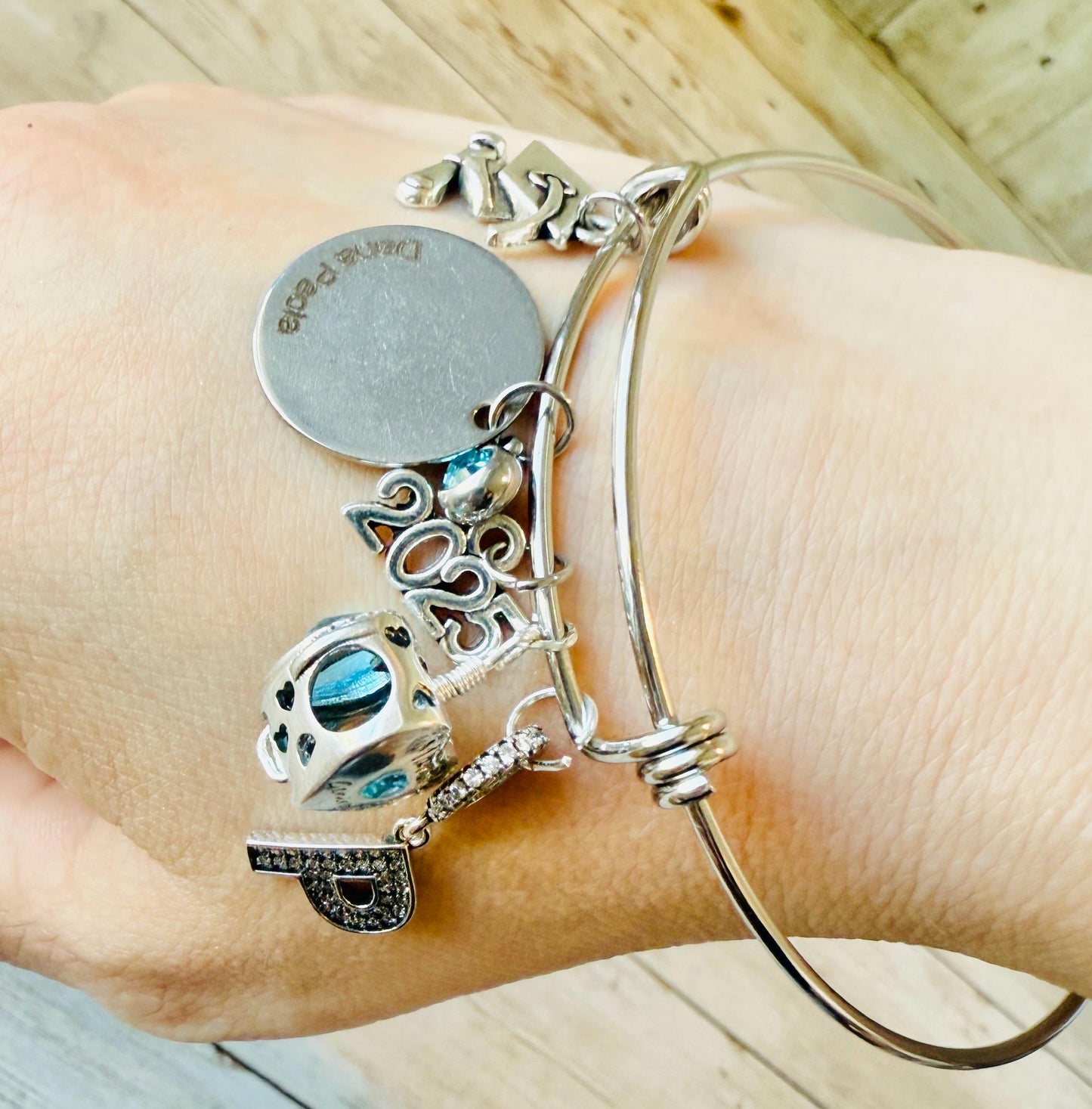 Custom Name Engraved Bangle Bracelet with Birthstone Initial Charm & Birthday Date Pulsera Personalizada Nombre Grabado Piedra Nacimiento