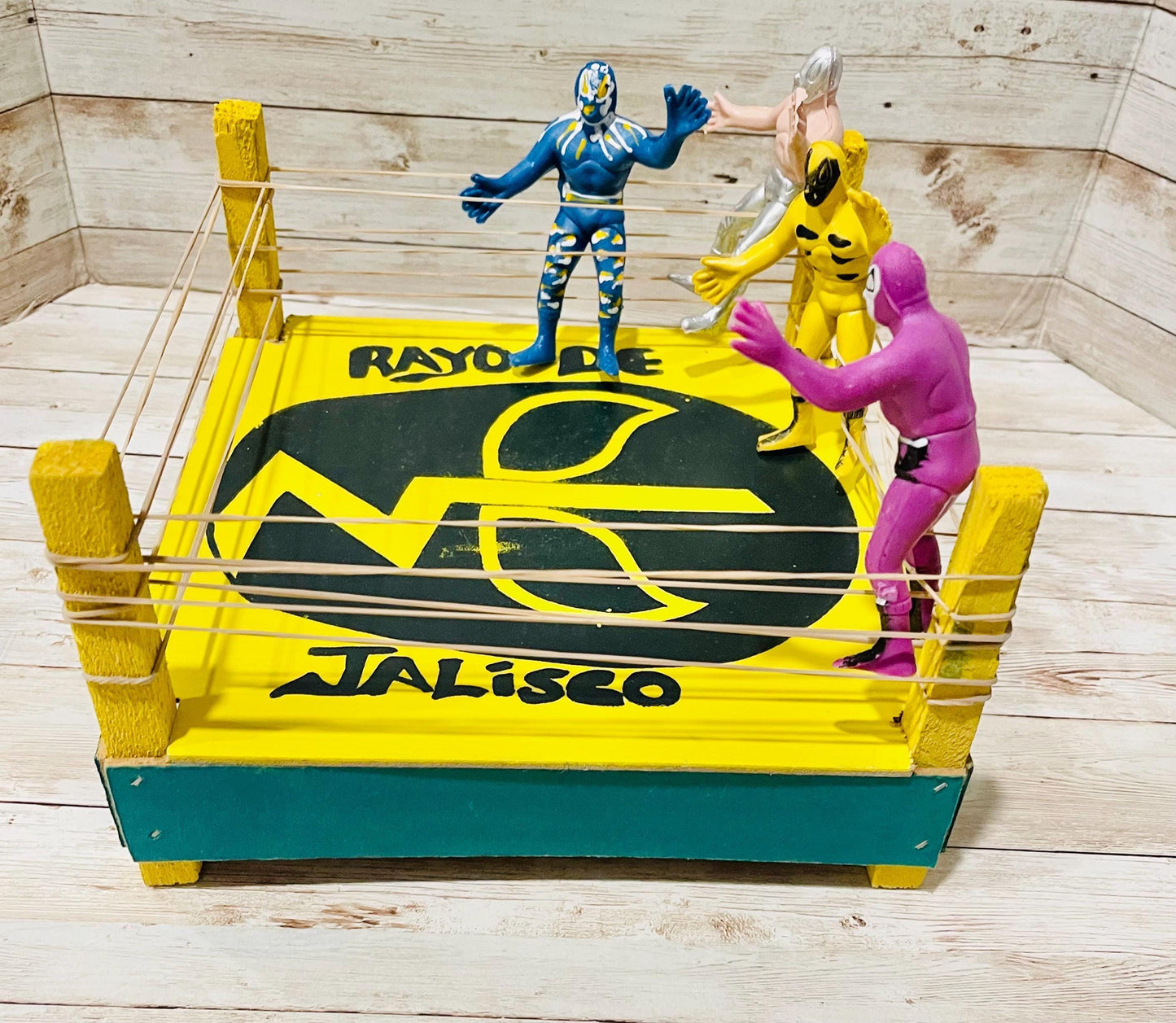 Mexican Lucha Libre Toy Wrestler Fighting Ring with 4 Luchadores Ring de Luchadores con 4 Figuras