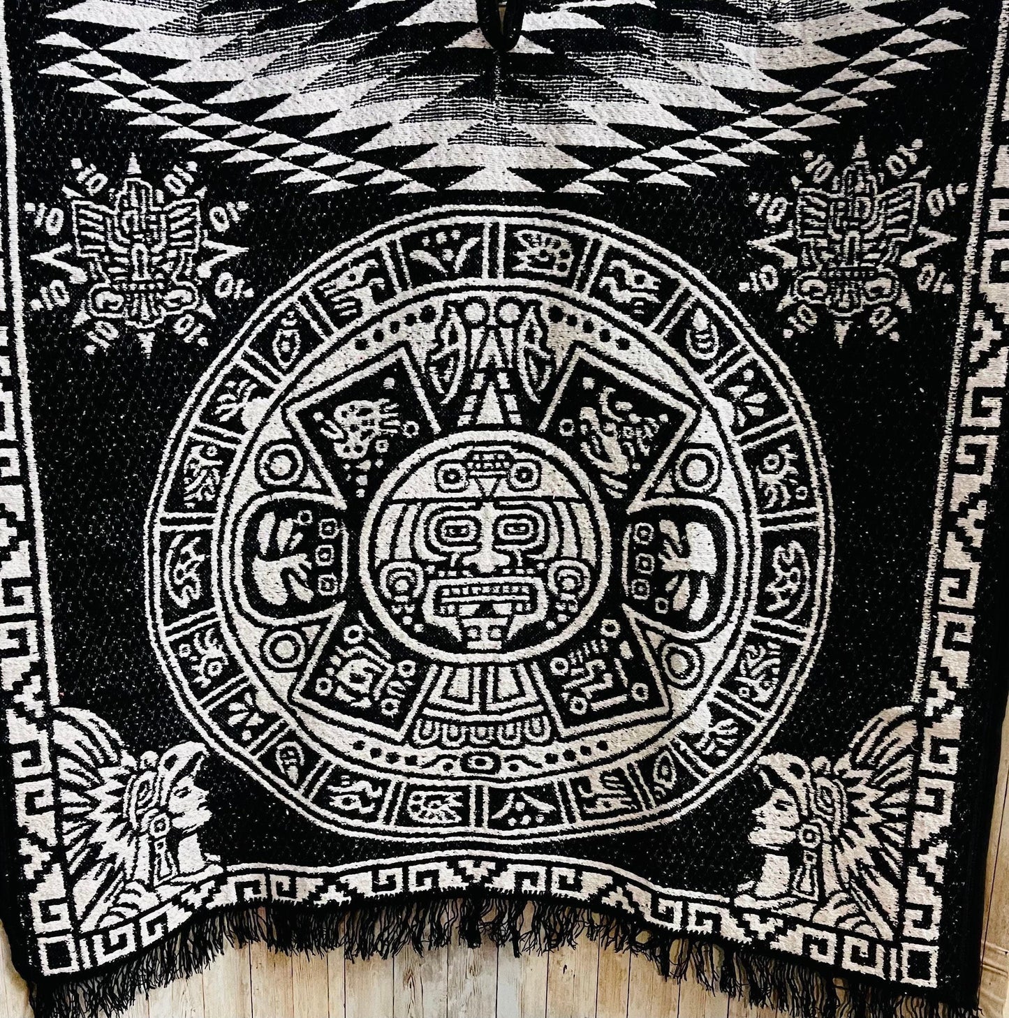 Mexican Poncho Gavan De Calendario Azteca con Gorro Mexican PONCHO Aztec Calendar with Hoodie