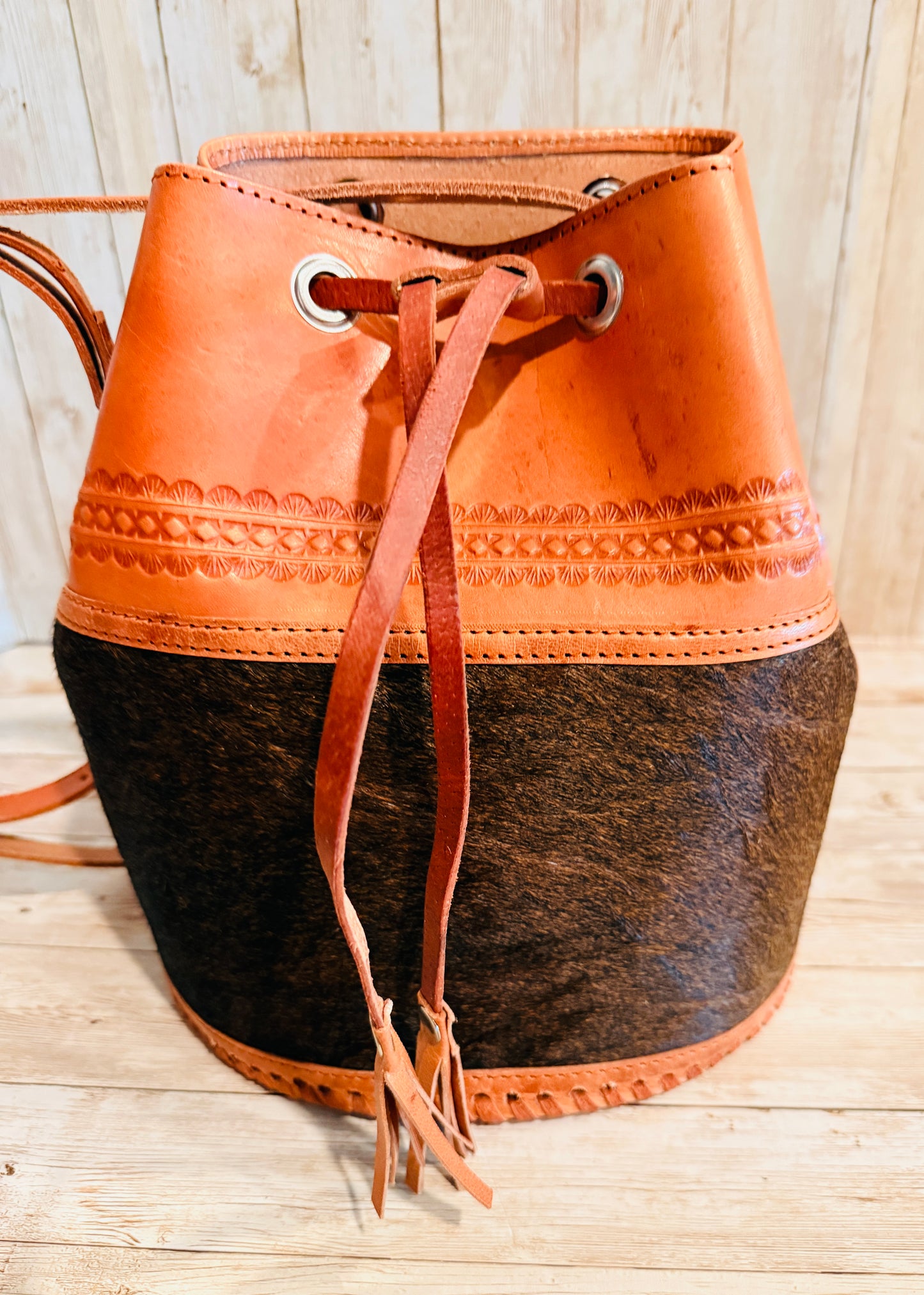 Cowhide Leather
Bucket Bag Handmade
Vaqueta Purse,
Western Bag Hair On Hide Handbag Mexican
Artisan Bag Bolsa
Vaqueta de Piel con
Pelo