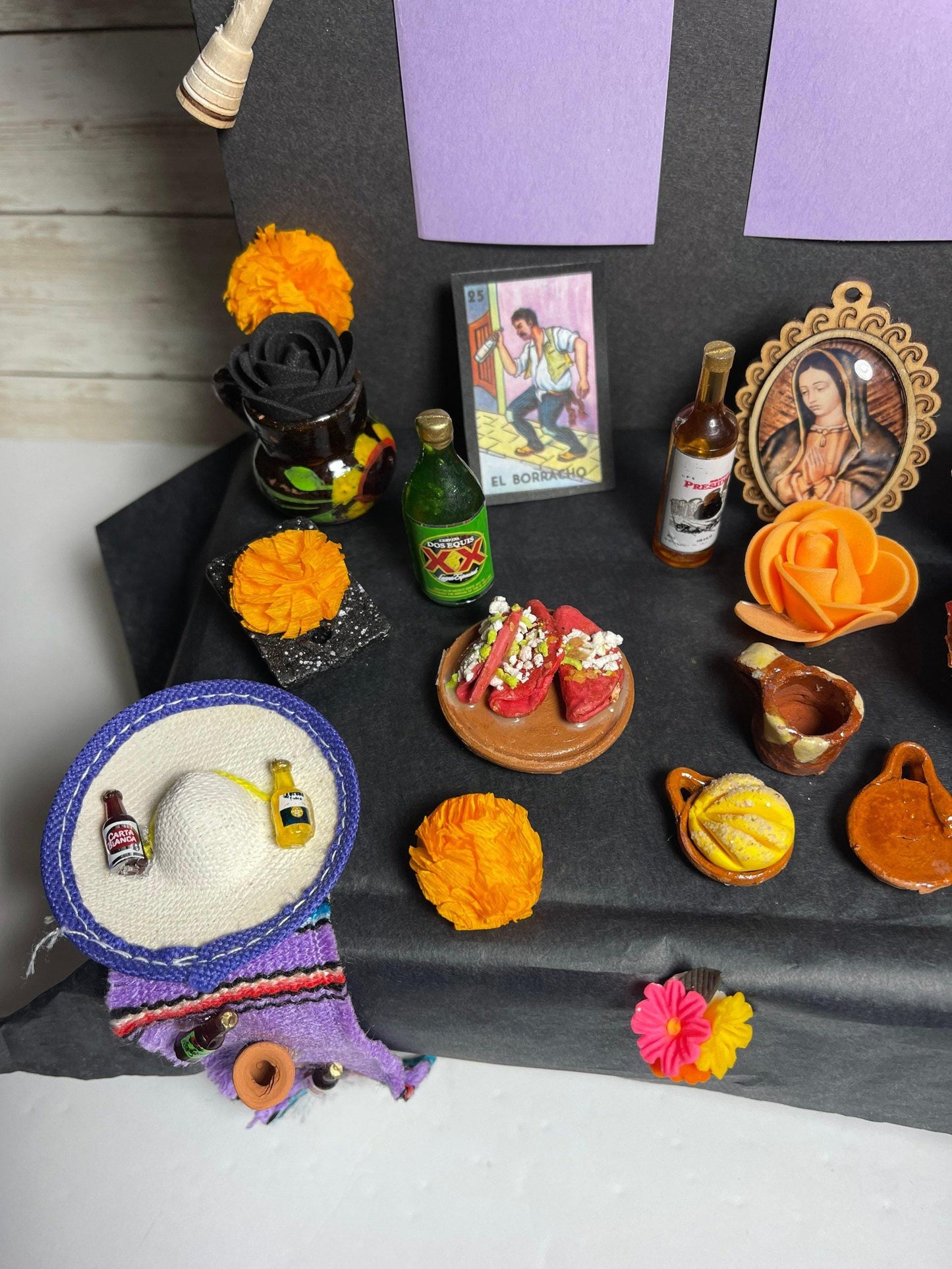 Mesa de Ofrenda para Dia De Los Muertos Day of the Dead Offering Table