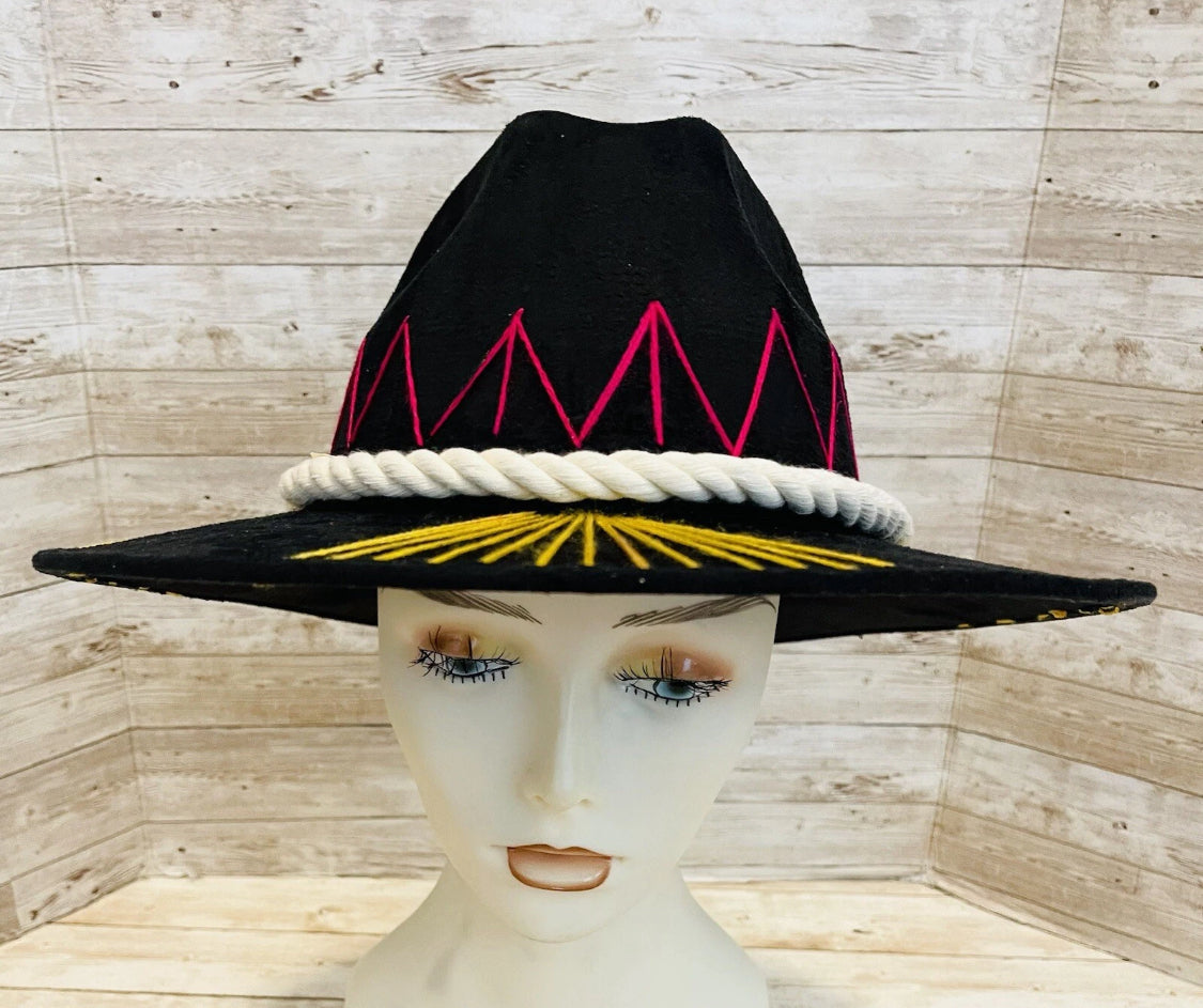 Classic Embroidered Panama Style Hat Medium Sombrero Clásico Tipo Panama con Bordado Fino