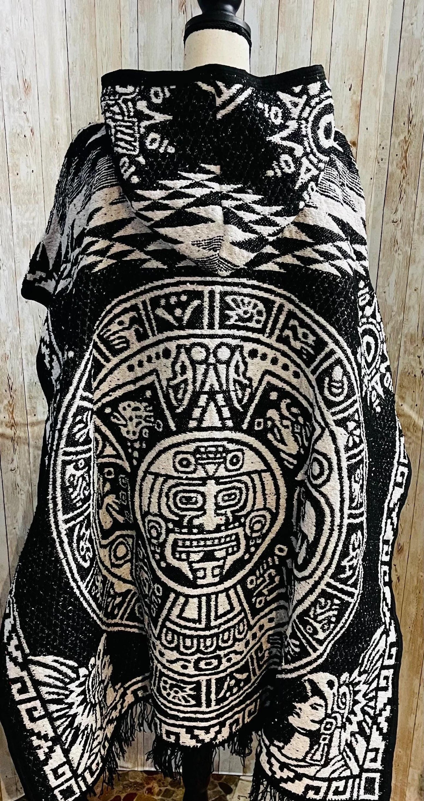 Mexican Poncho Gavan De Calendario Azteca con Gorro Mexican PONCHO Aztec Calendar with Hoodie