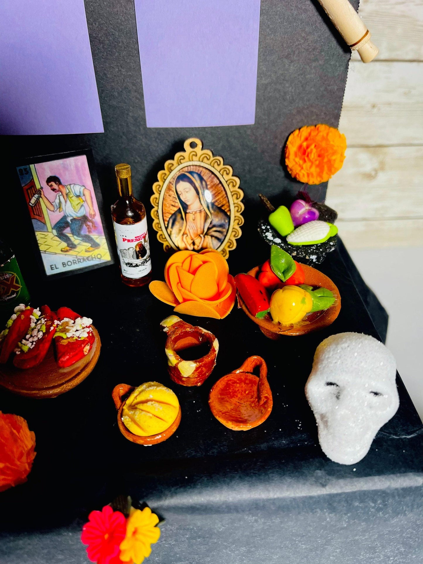Mesa de Ofrenda para Dia De Los Muertos Day of the Dead Offering Table