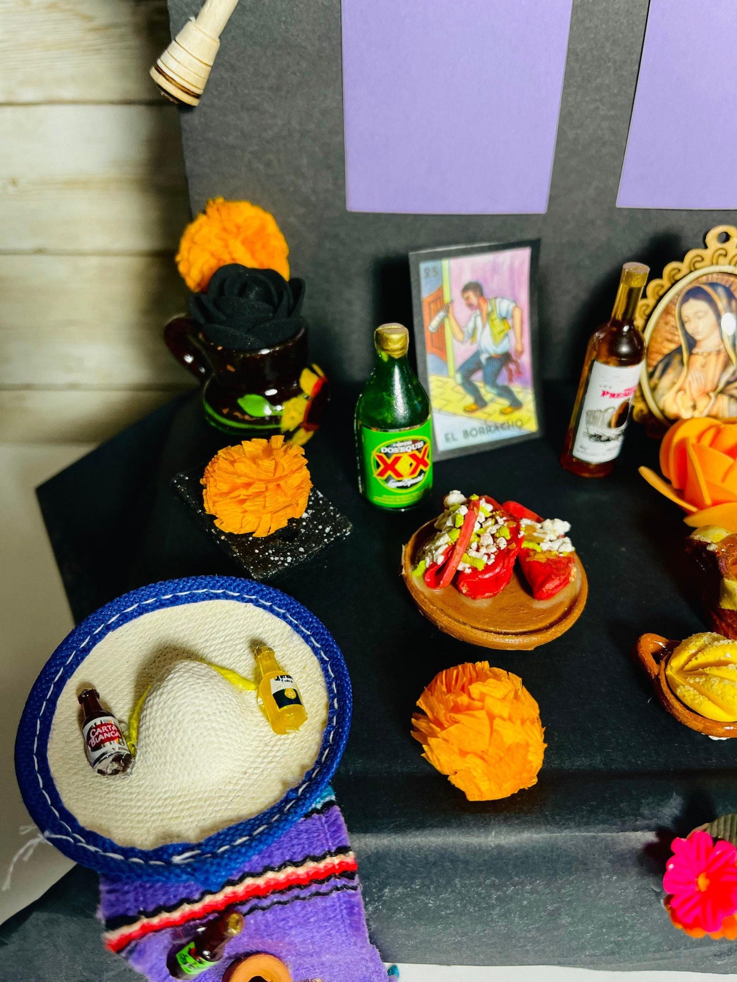 Mesa de Ofrenda para Dia De Los Muertos Day of the Dead Offering Table