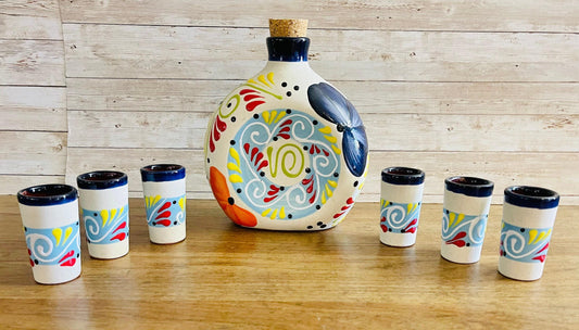 Terra Cotta Mexican Art Pottery Decanter With 6 Tequila Shot Glasses Licorera Artesanal Mexicana con 6 Vasos Tequileros