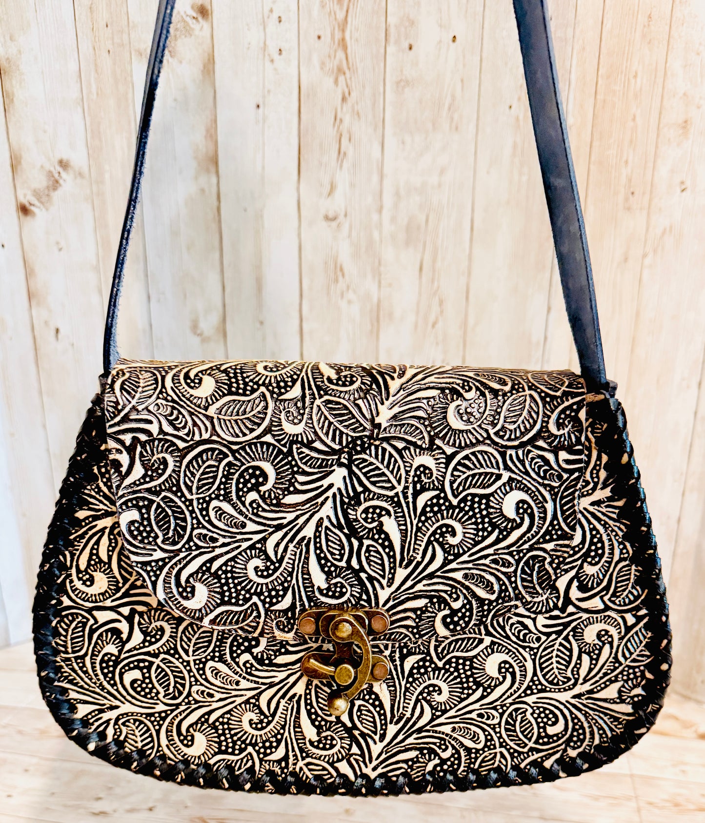 Mexican Leather Tooled Crossbody Handbag Bolsa Mexicana de Piel Cincelada