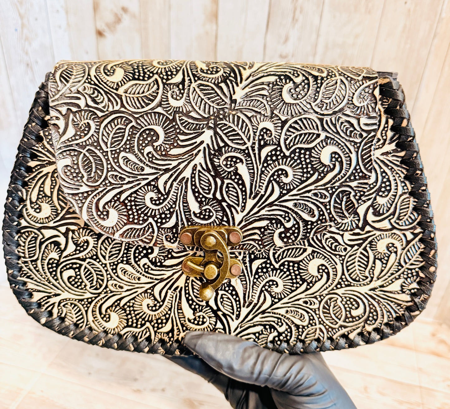 Mexican Leather Tooled Crossbody Handbag Bolsa Mexicana de Piel Cincelada