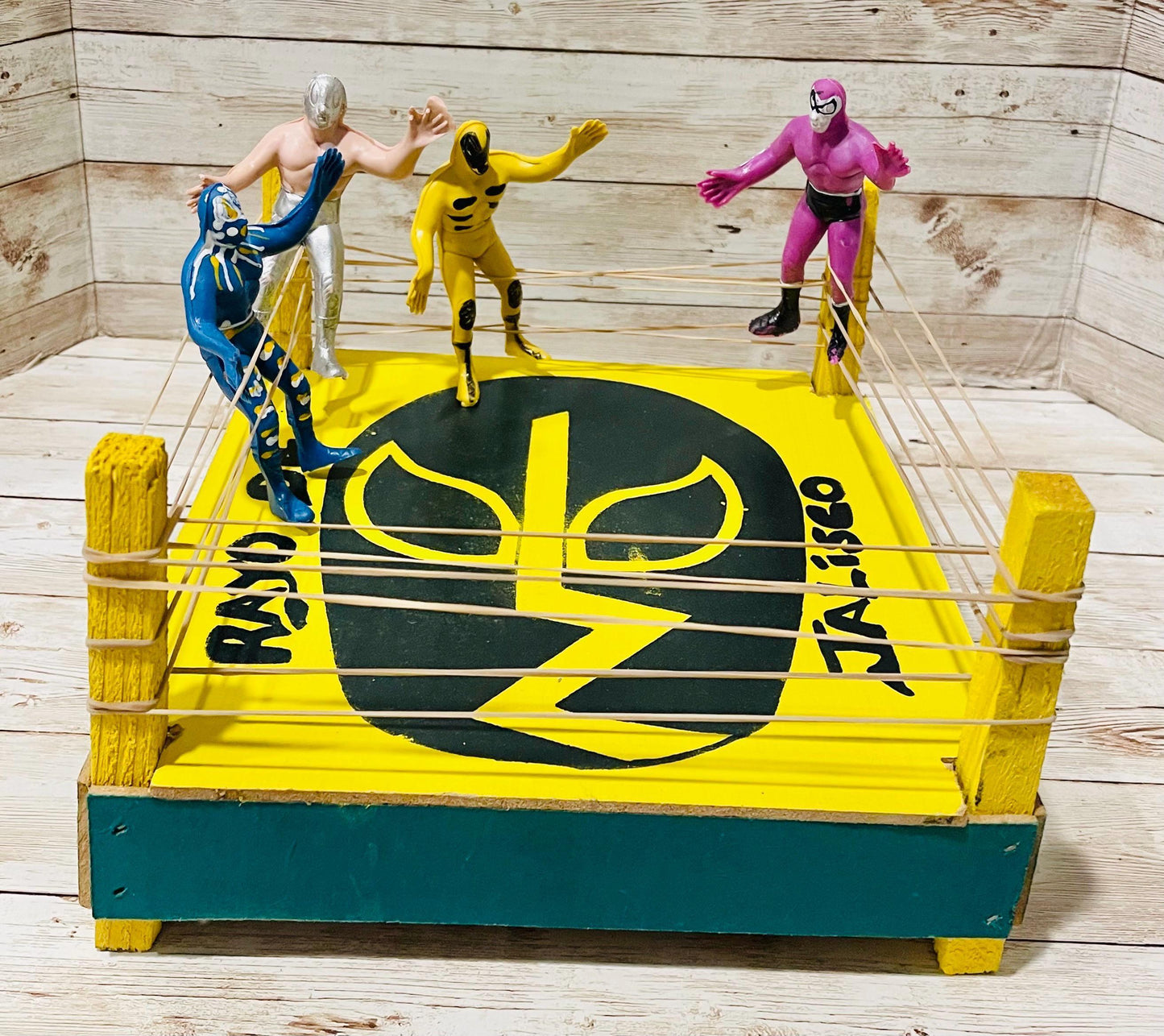 Mexican Lucha Libre Toy Wrestler Fighting Ring with 4 Luchadores Ring de Luchadores con 4 Figuras