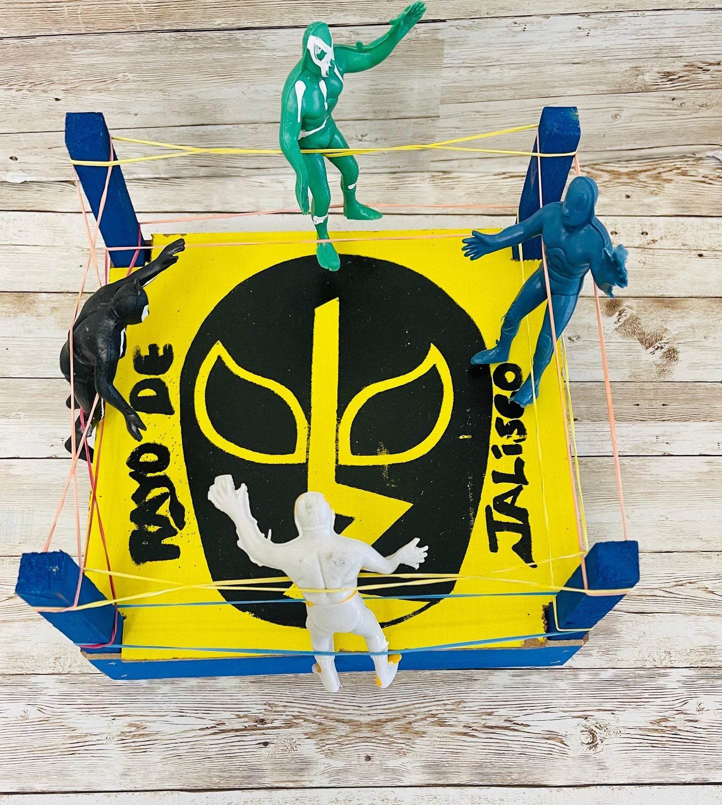 Mexican Lucha Libre Toy Wrestler Fighting Ring with 4 Luchadores Ring de Luchadores con 4 Figuras