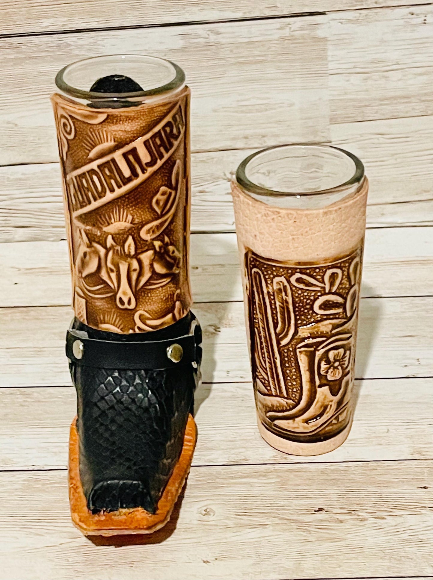 2 Mexican Leather Shot Glasses 1 Boot Shot Glass & 1 Leather Shot Glass 2x Vasos Tequileros Mexicanos 1 de Bota con Piel y 1 Vaso Tequilero