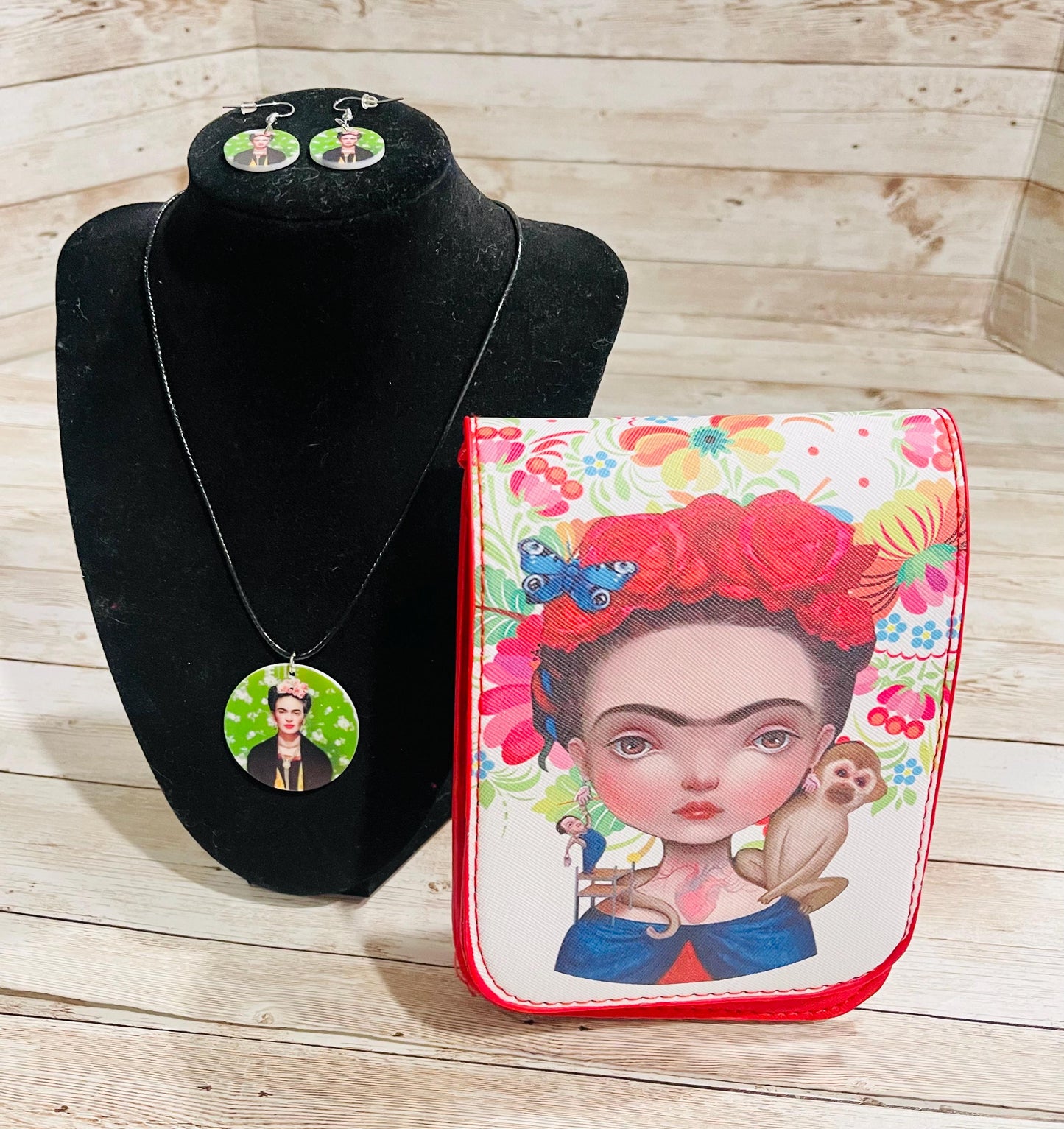 Frida Kahlo Set Purse/Bag Earrings and Necklace Crossbody Bag Set de Collar y Aretes de Frida y Bolsa Tipo Crossbody