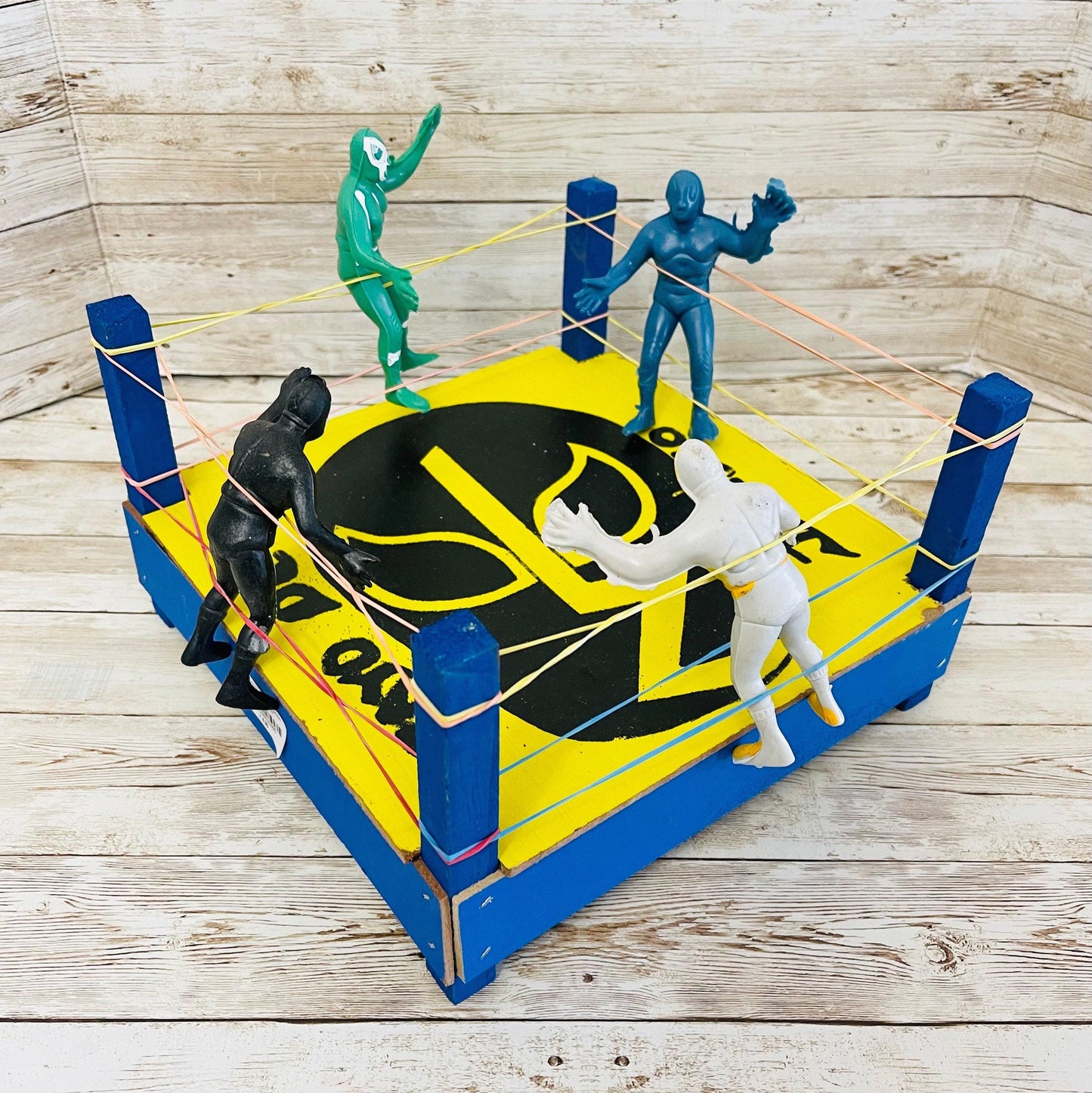Mexican Lucha Libre Toy Wrestler Fighting Ring with 4 Luchadores Ring de Luchadores con 4 Figuras