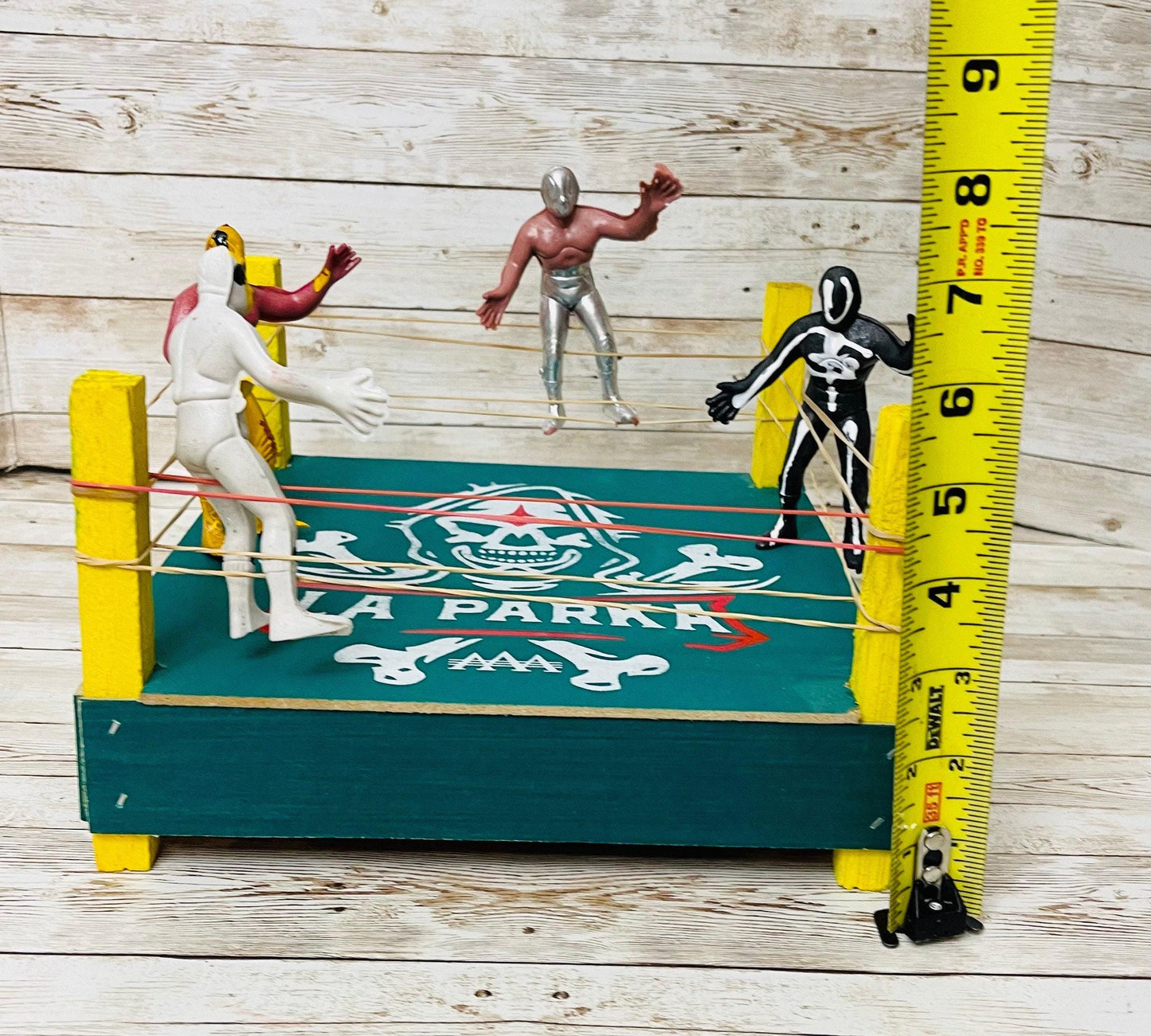 Mexican Lucha Libre Toy Wrestler Fighting Ring with 4 Luchadores Ring de Luchadores con 4 Figuras