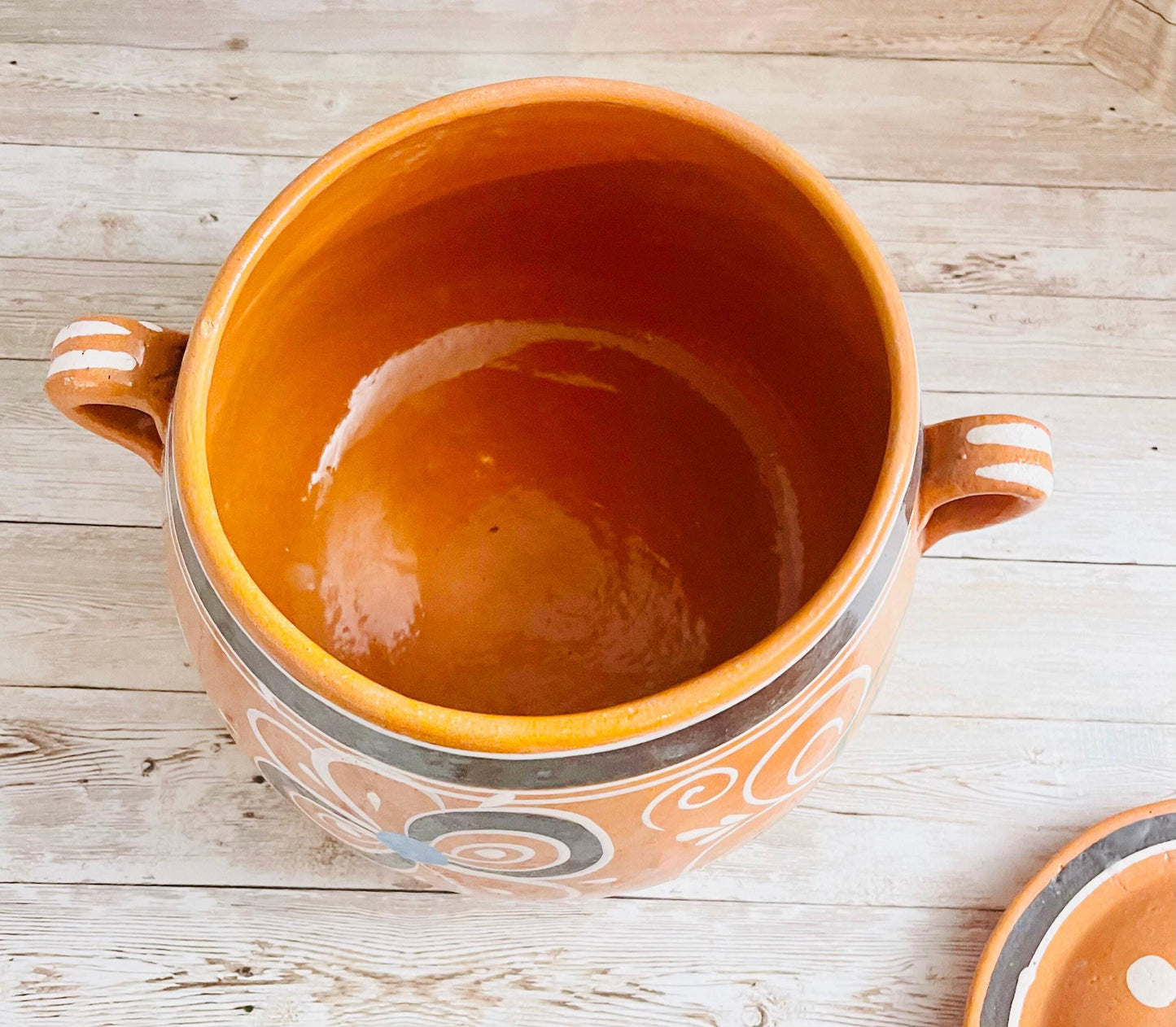 Olla de Barro Decorada con Tapa Clay Pot with lid Fits Up 128 Fluid Ounces Terracota Pot