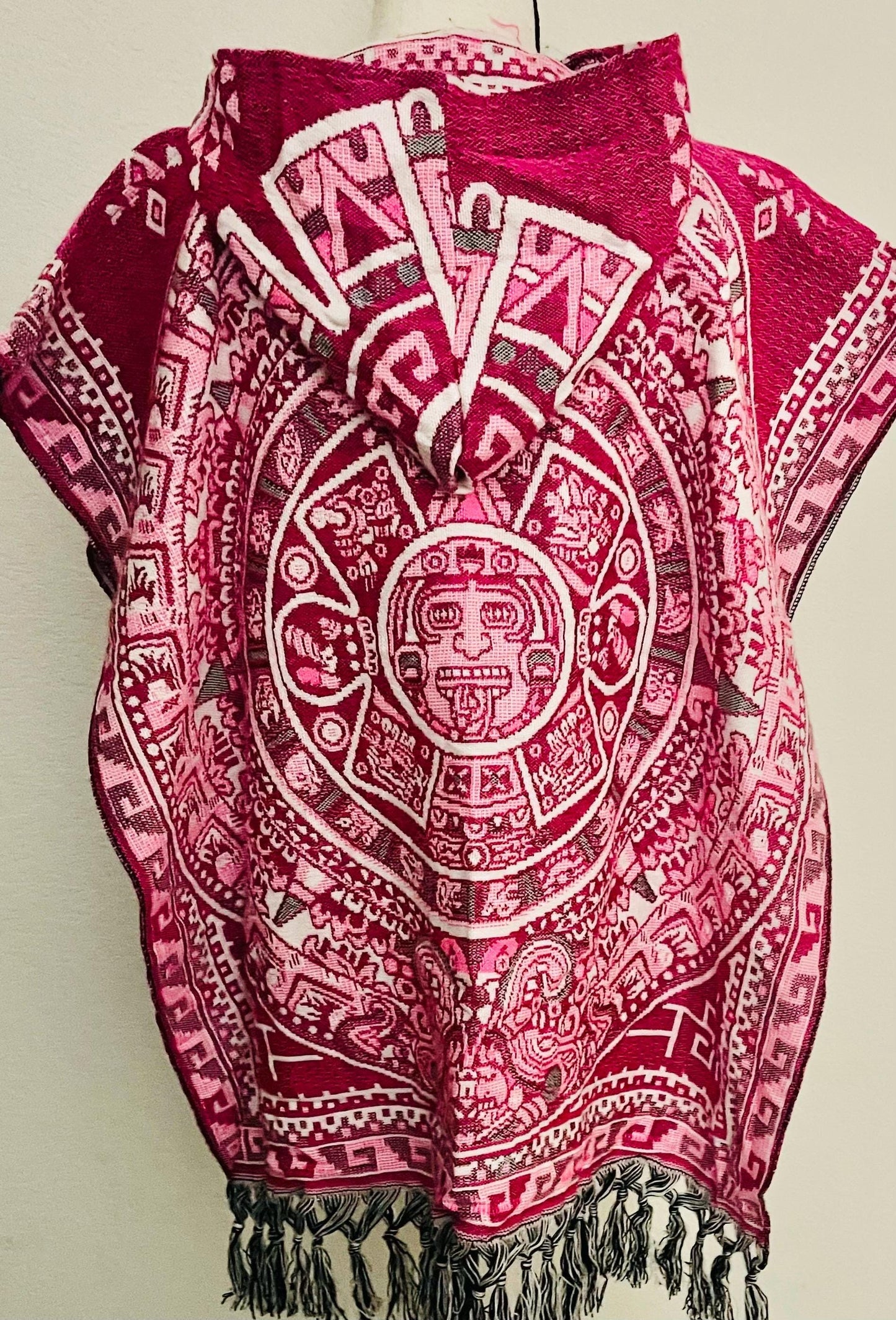 Gavan Delgado Poncho Mexicano Calendario Azteca con Gorro Mexican Thin Aztec Calendar Poncho with Hoodie