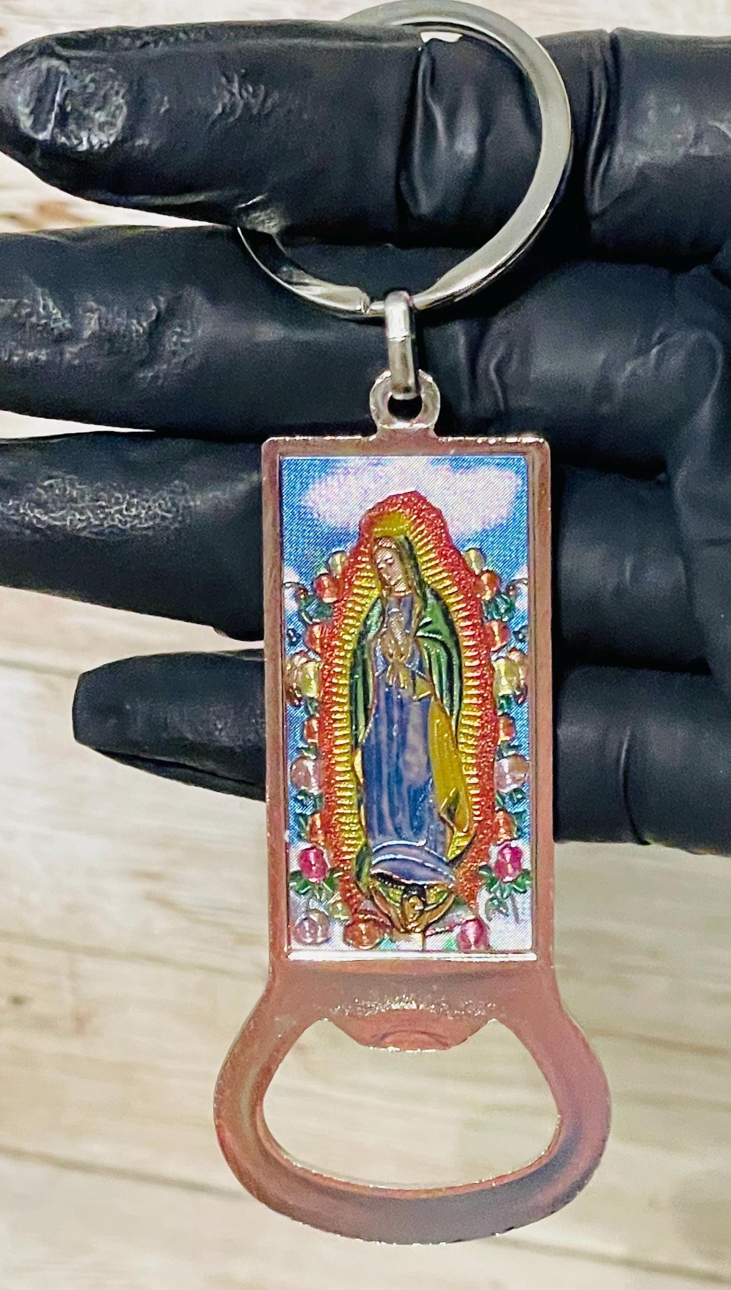 4x Virgin Mary Accessories 1 Bottle Opener 1 Ring Phone Grip 2 Keychains 4 Accesorios de La Virgen Maria 1 Destapador 1 Arillo 2 Llaveros