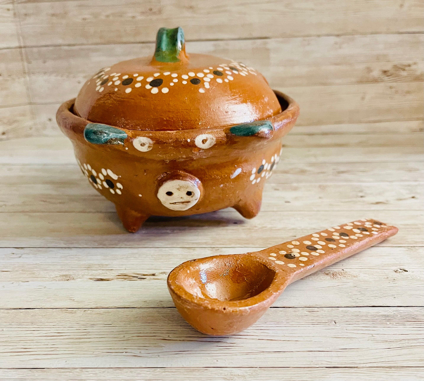 Terra Cotta Mexican Pottery Salsa Pig Bowl with Spoon and Lid  Salsera de Barro Mexicana de Marranito con Cuchara y Tapa