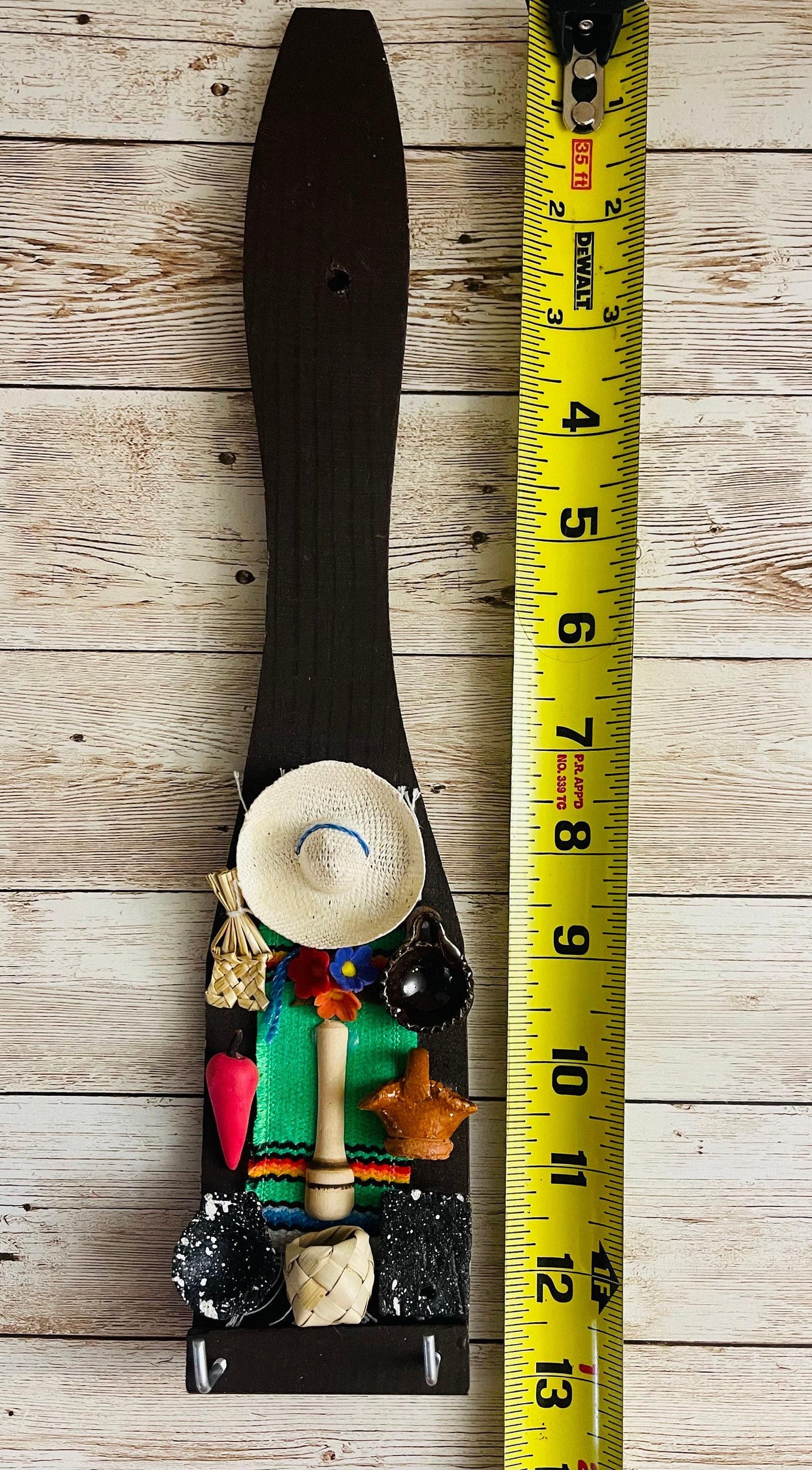 Wood Spoon Keychain Key Holder Display with Trasterito Llavero Mexicano Artesanal de Cuchara con Trasterito