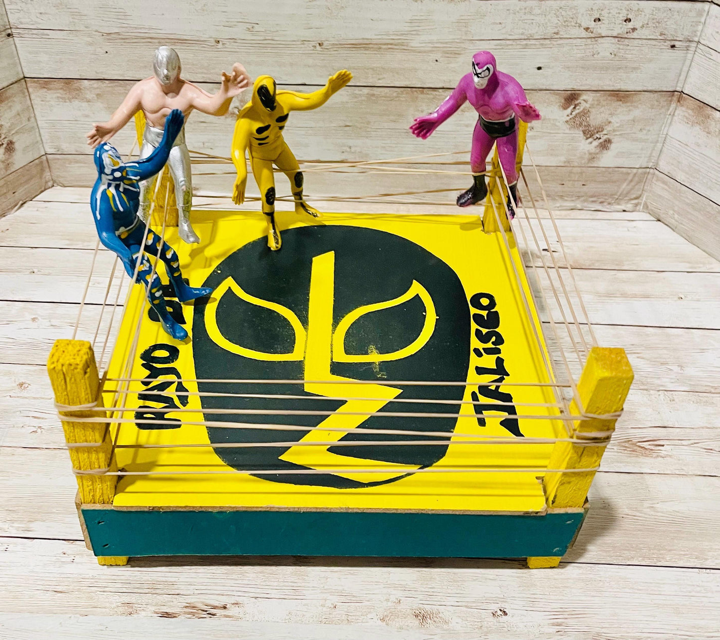 Mexican Lucha Libre Toy Wrestler Fighting Ring with 4 Luchadores Ring de Luchadores con 4 Figuras
