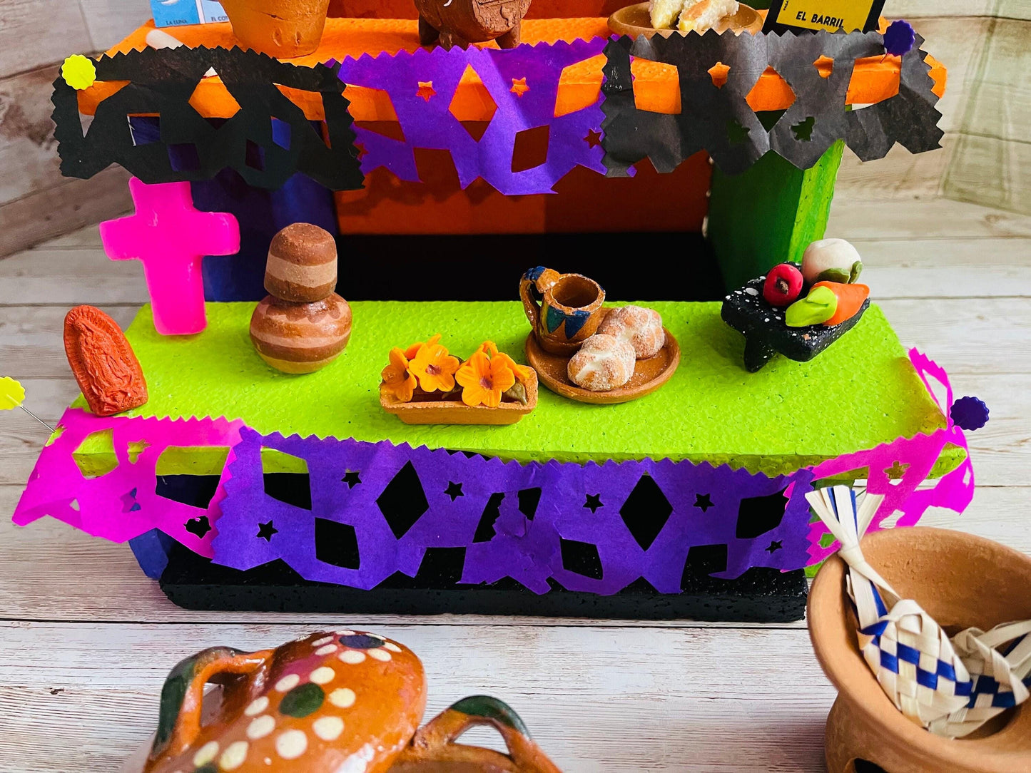 Altar de Ofrenda para Dia De Los Muertos Day of the Dead Offering Altar