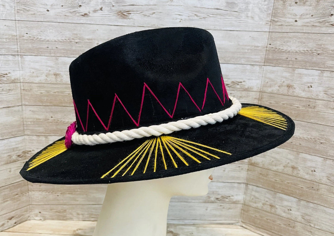 Classic Embroidered Panama Style Hat Medium Sombrero Clásico Tipo Panama con Bordado Fino