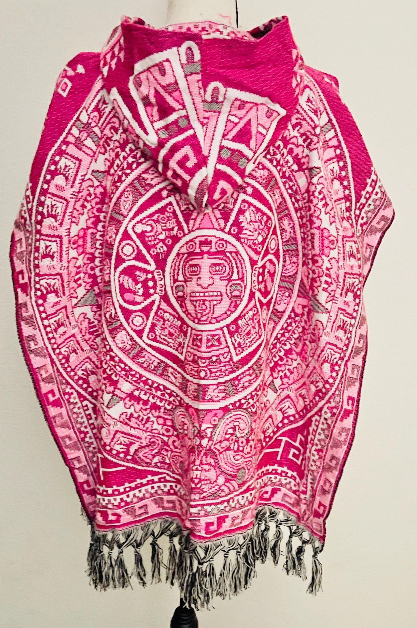 Gavan Delgado Poncho Mexicano Calendario Azteca con Gorro Mexican Thin Aztec Calendar Poncho with Hoodie
